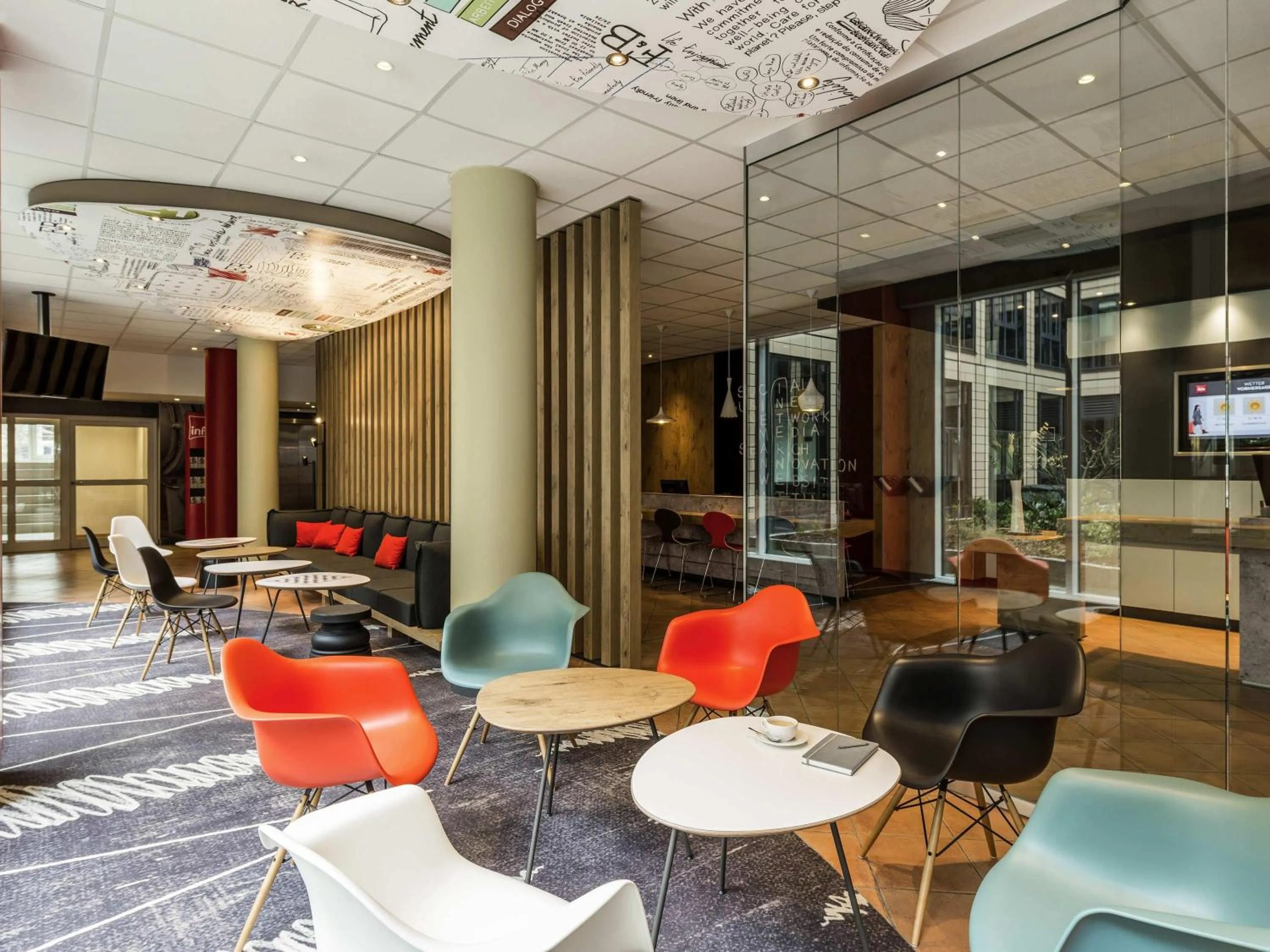 Lounge or bar in ibis München Parkstadt Schwabing