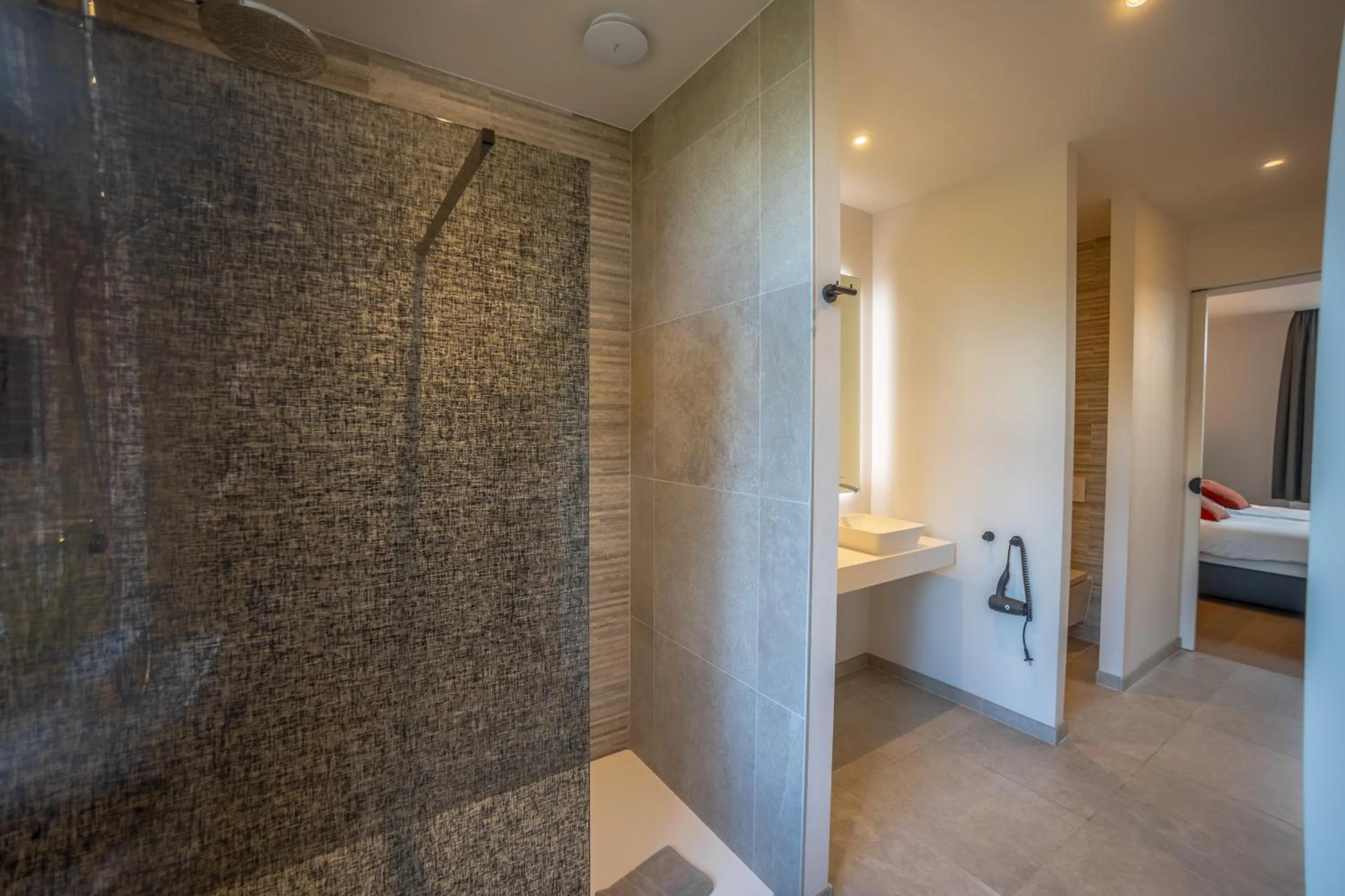Shower, Bed in Burgemeesterhuys