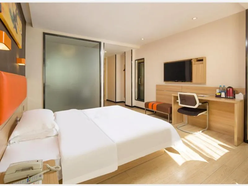 Bed in 7Days Premium Shenzhen Longgang Dayun Metro Station