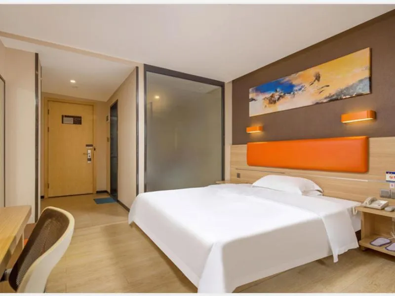 Bed in 7Days Premium Shenzhen Longgang Dayun Metro Station