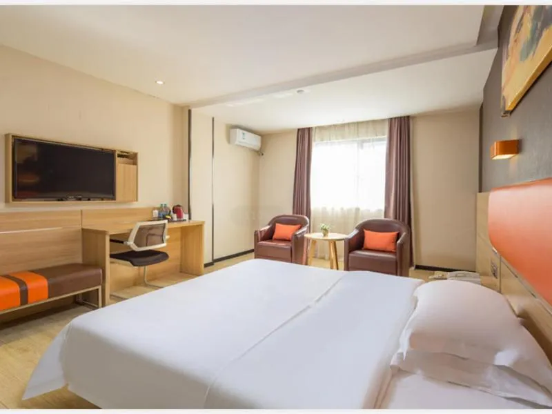 Bed in 7Days Premium Shenzhen Longgang Dayun Metro Station