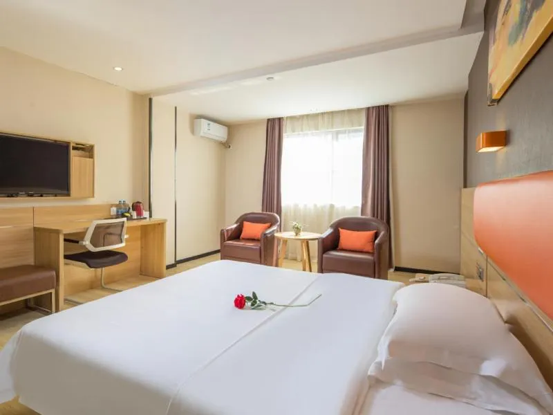 Bed in 7Days Premium Shenzhen Longgang Dayun Metro Station