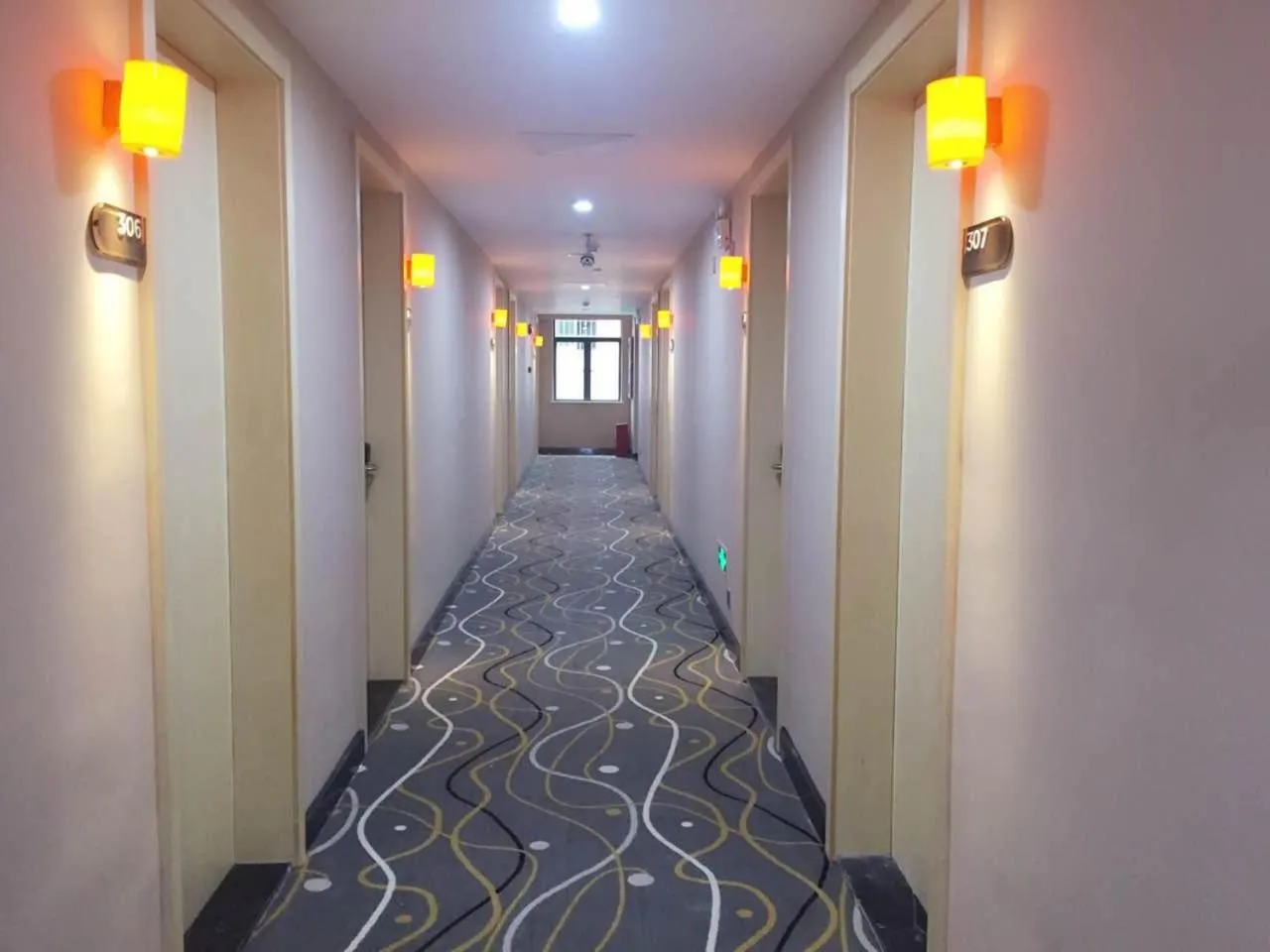 7Days Premium Shenzhen Longgang Dayun Metro Station