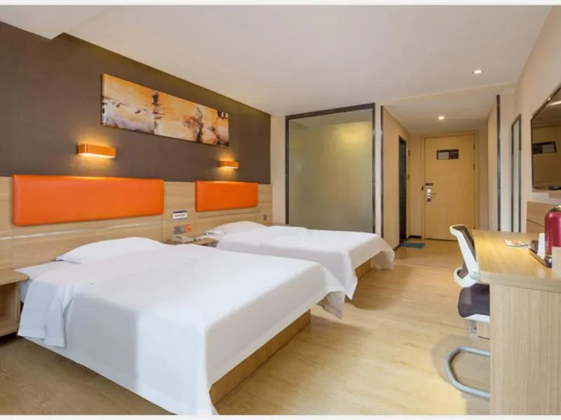 Bed in 7Days Premium Shenzhen Longgang Dayun Metro Station