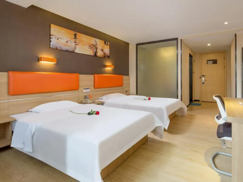 Bed in 7Days Premium Shenzhen Longgang Dayun Metro Station