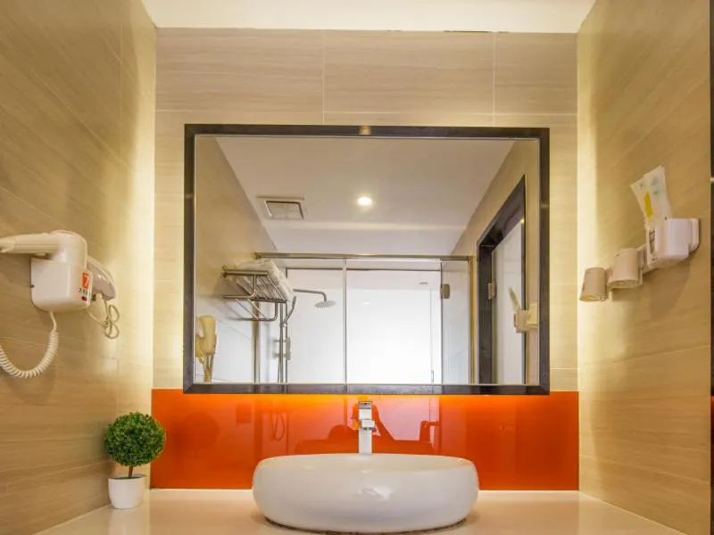 7Days Premium Shenzhen Longgang Dayun Metro Station