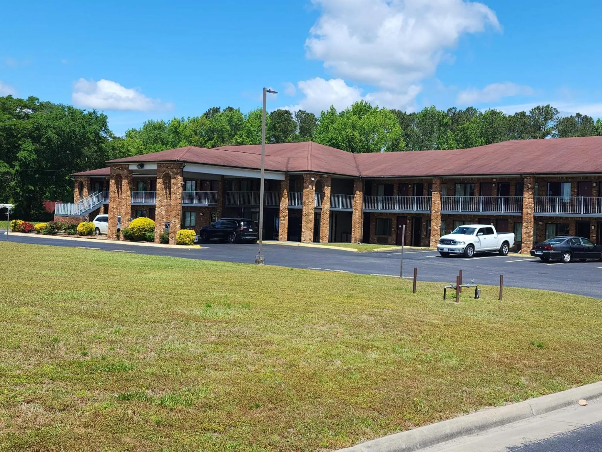 Property building in American Inn Chesapeake - Portsmouth
