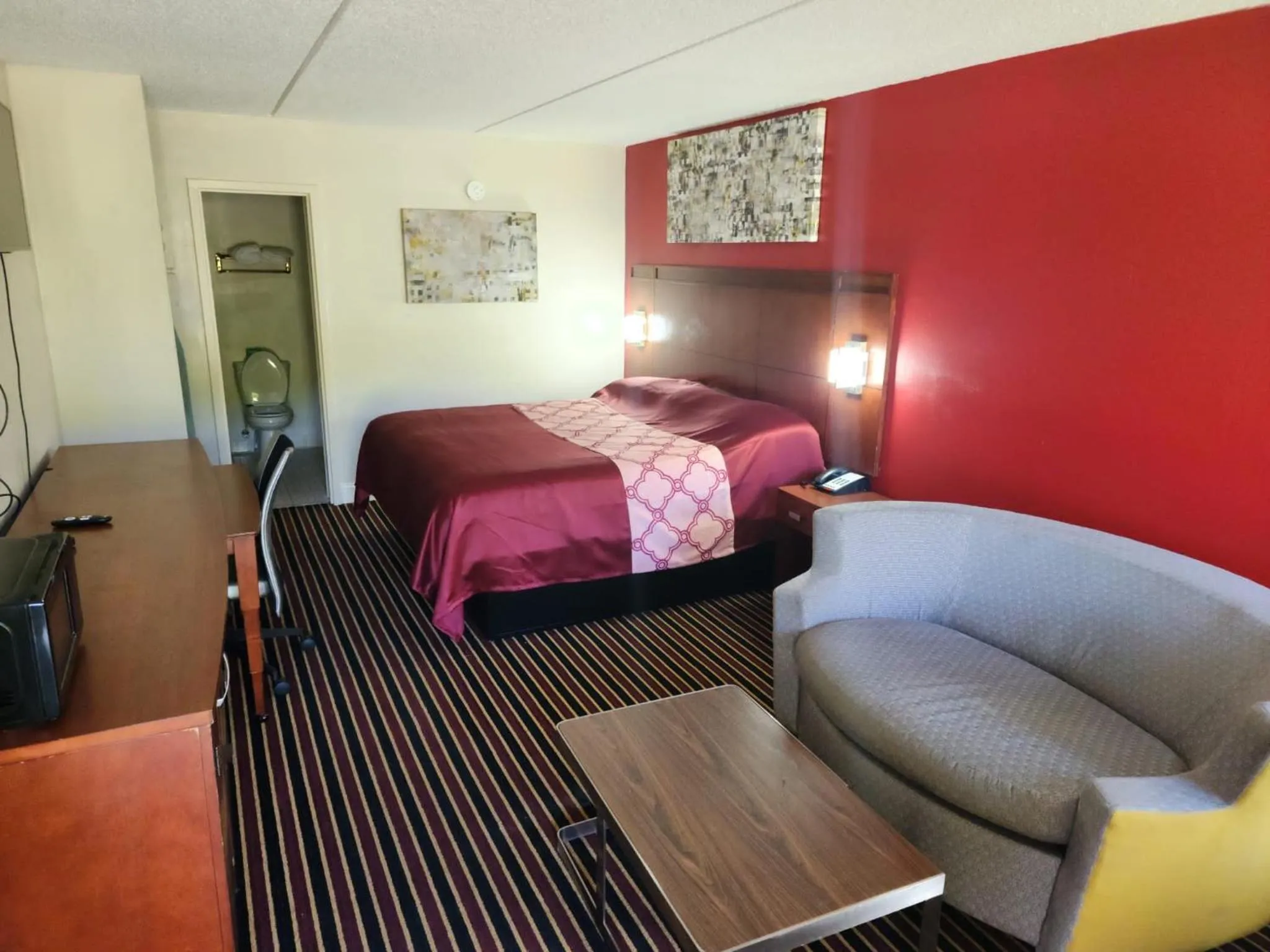 Photo of the whole room, Bed in American Inn Chesapeake - Portsmouth