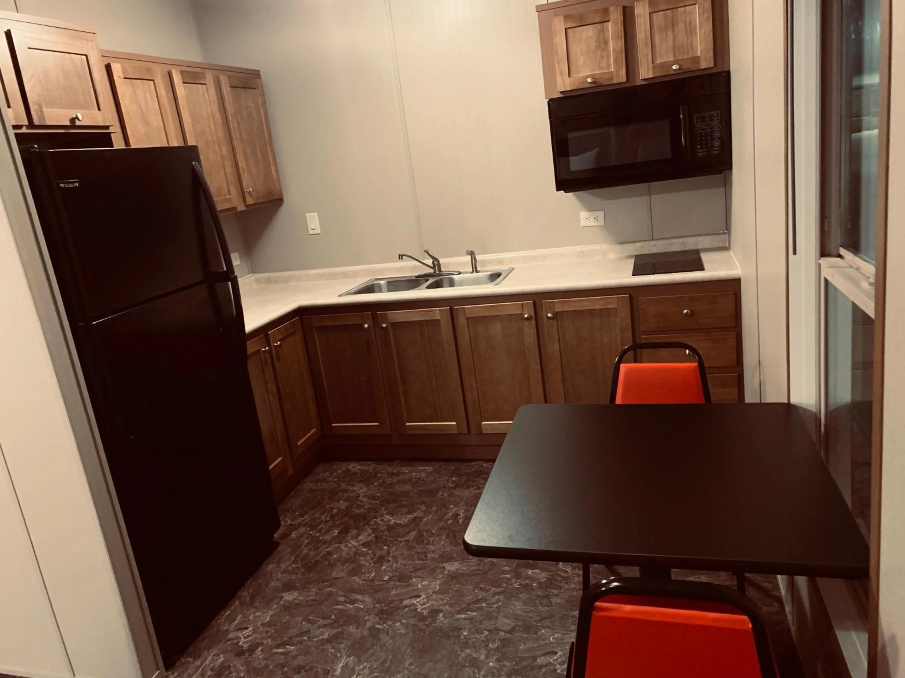 Kitchen or kitchenette in Monahans Country Inn