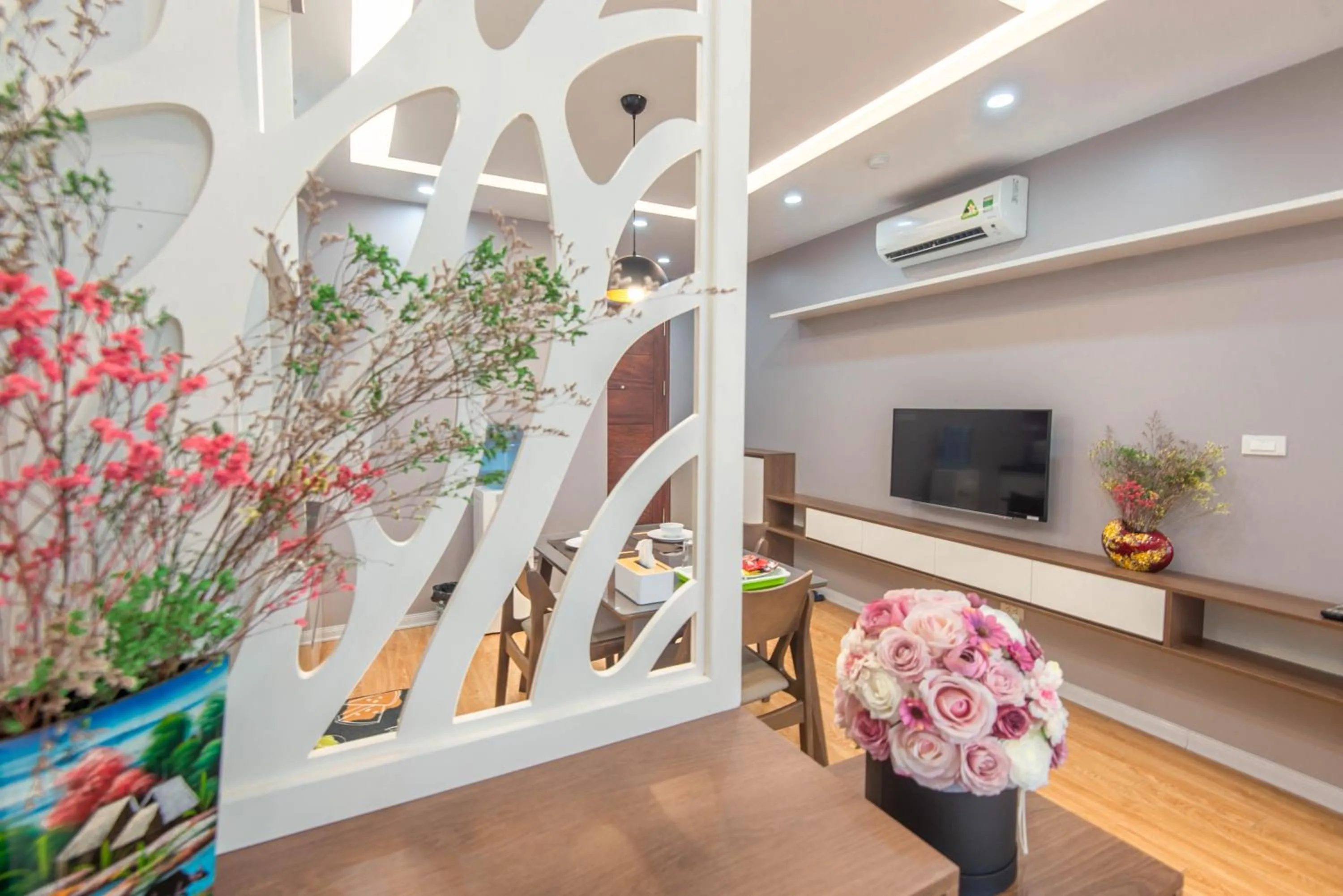 Communal lounge/ TV room in 22housing Linh Lang Hotel & Residence