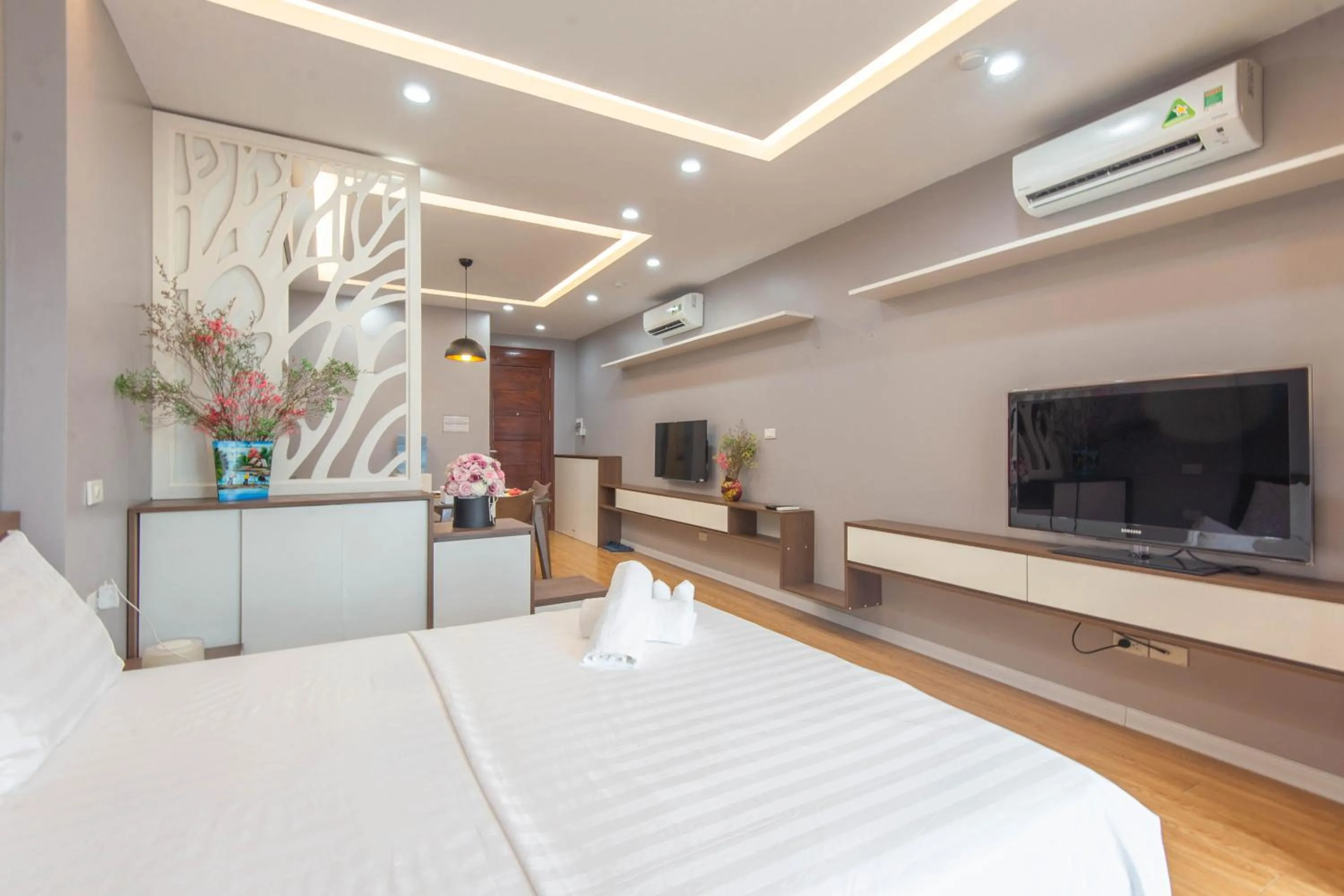 Communal lounge/ TV room, Bed in 22housing Linh Lang Hotel & Residence