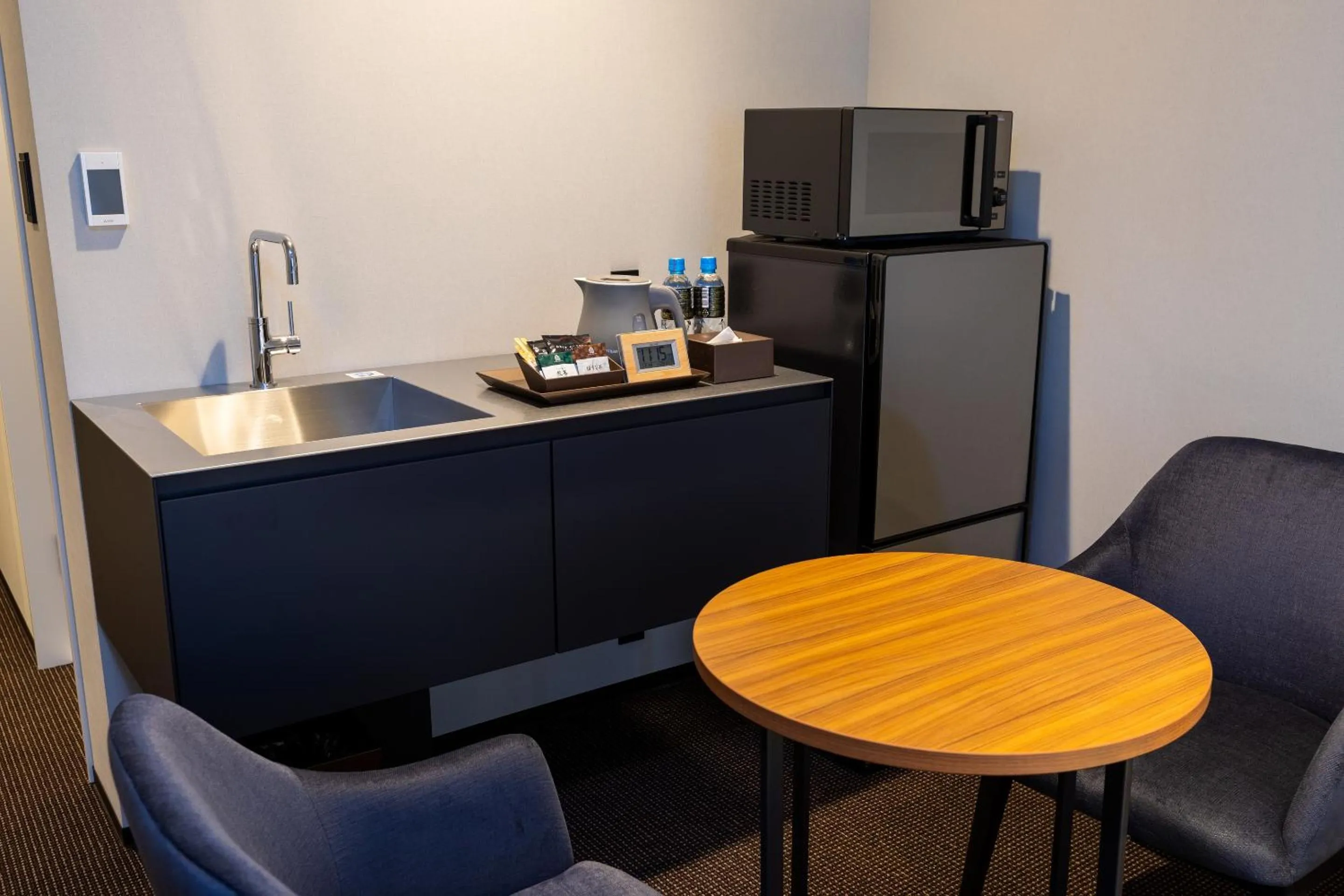 Photo of the whole room in The358 UMI