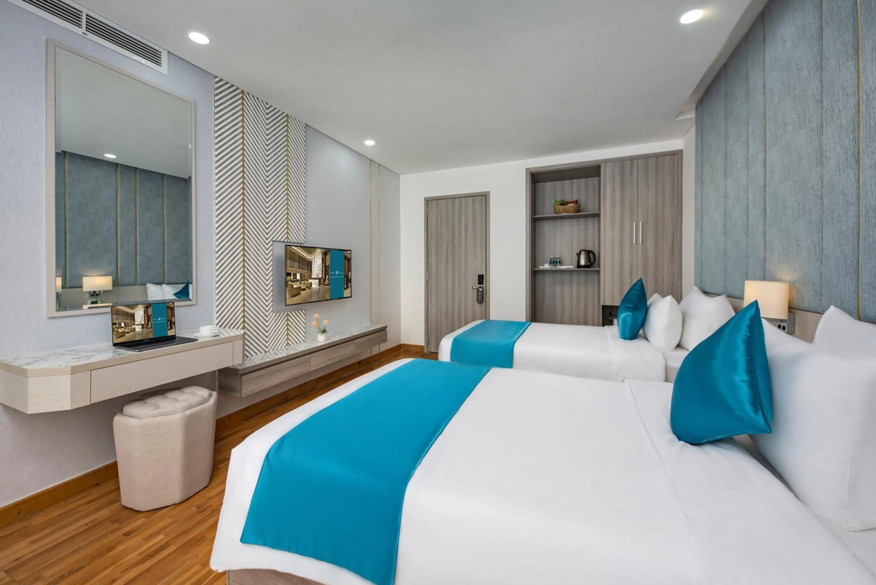 Photo of the whole room, Bed in Calix Hotel