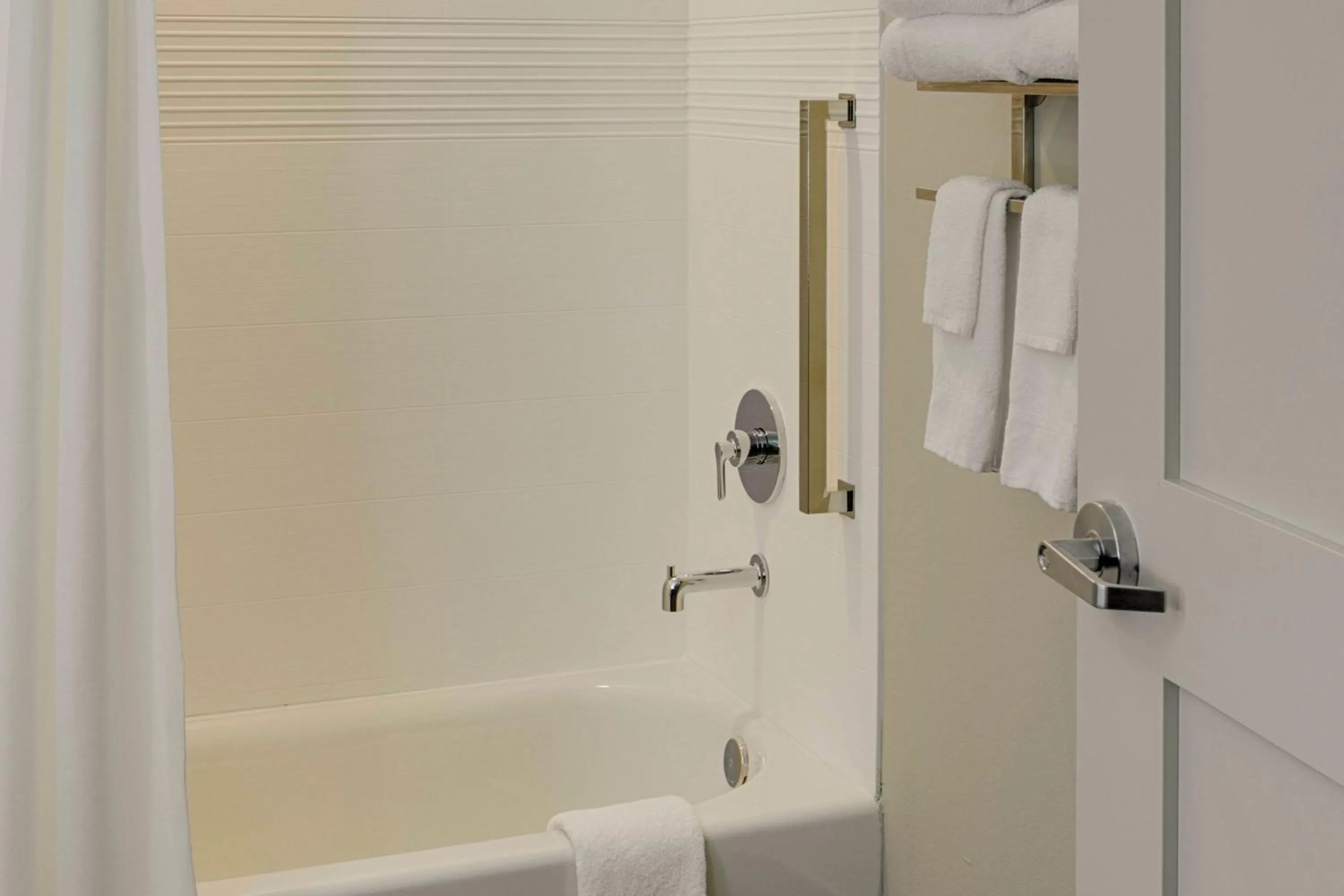 Bathroom in TownePlace Suites Columbus Hilliard