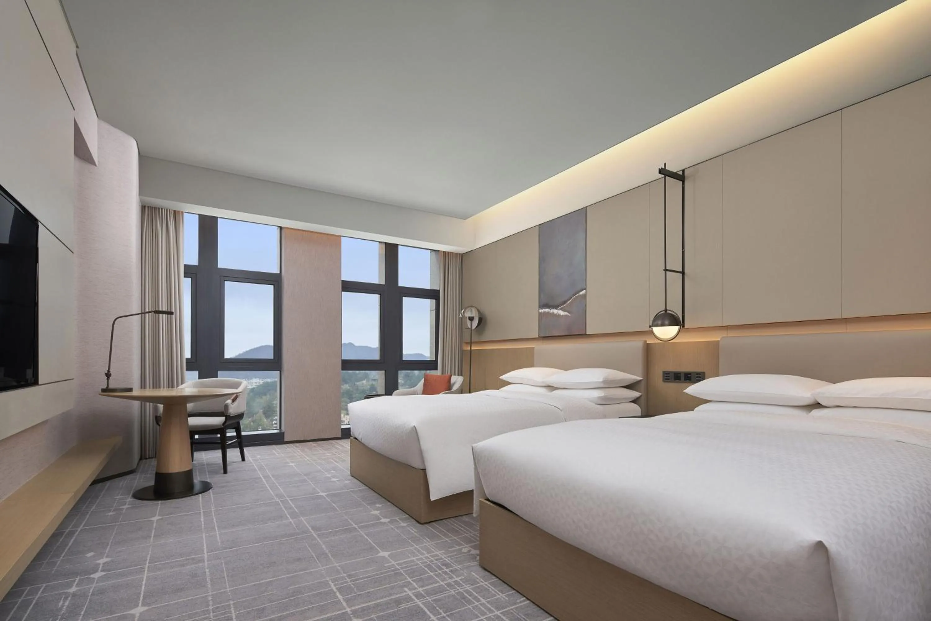 Photo of the whole room, Bed in Four Points by Sheraton Guiyang, Huaxi