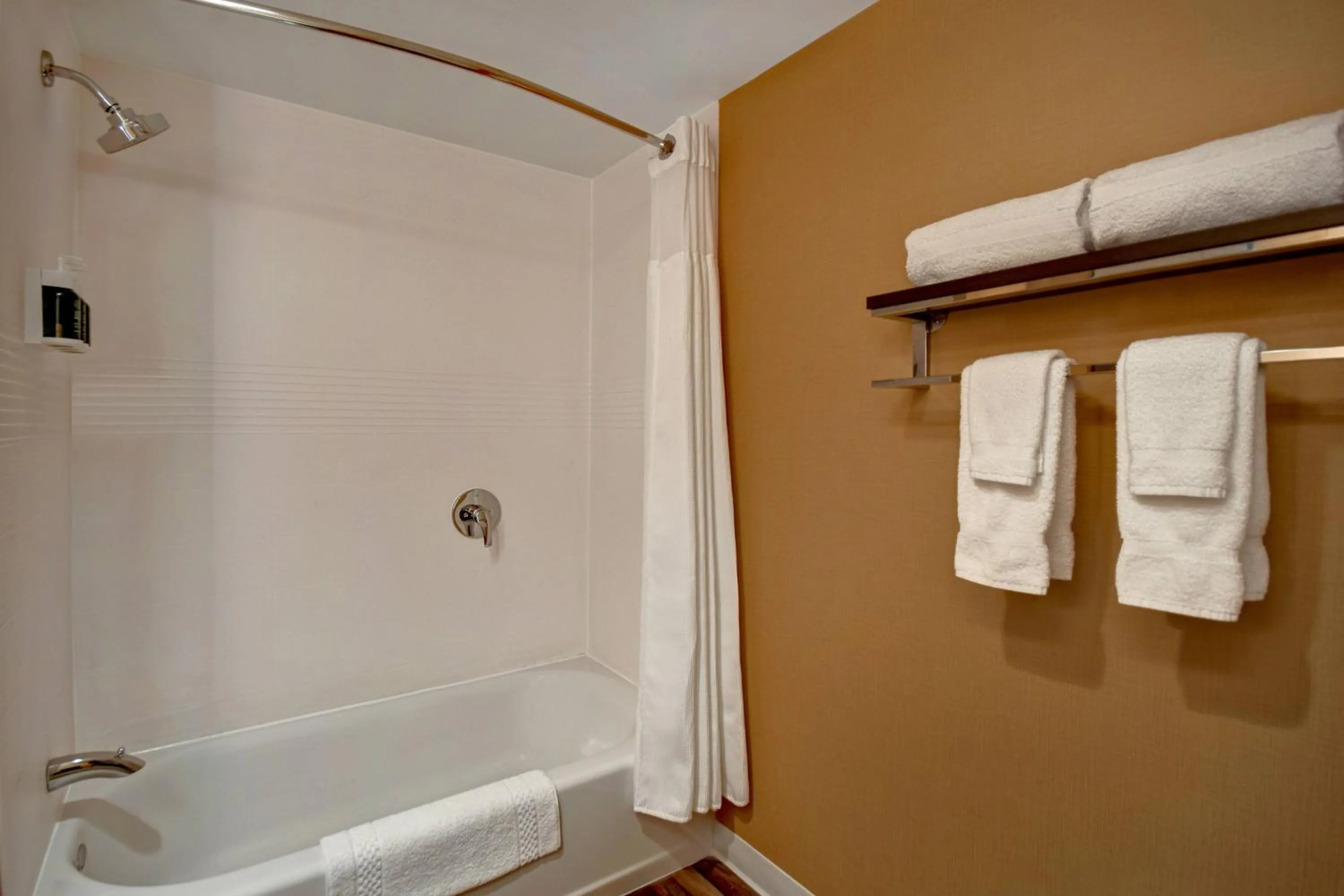 Bathroom in TownePlace Suites Las Vegas Airport South