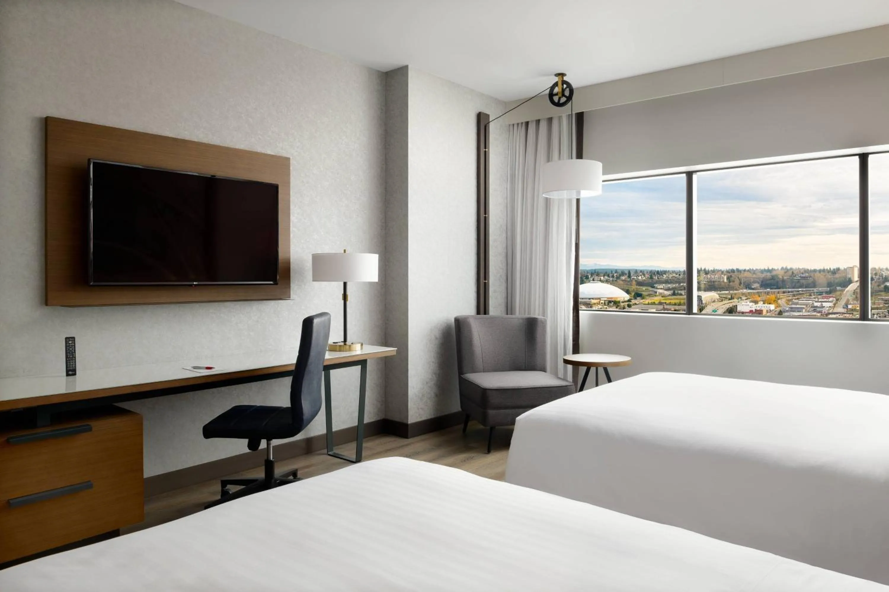 Lounge or bar, Bed in Marriott Tacoma Downtown