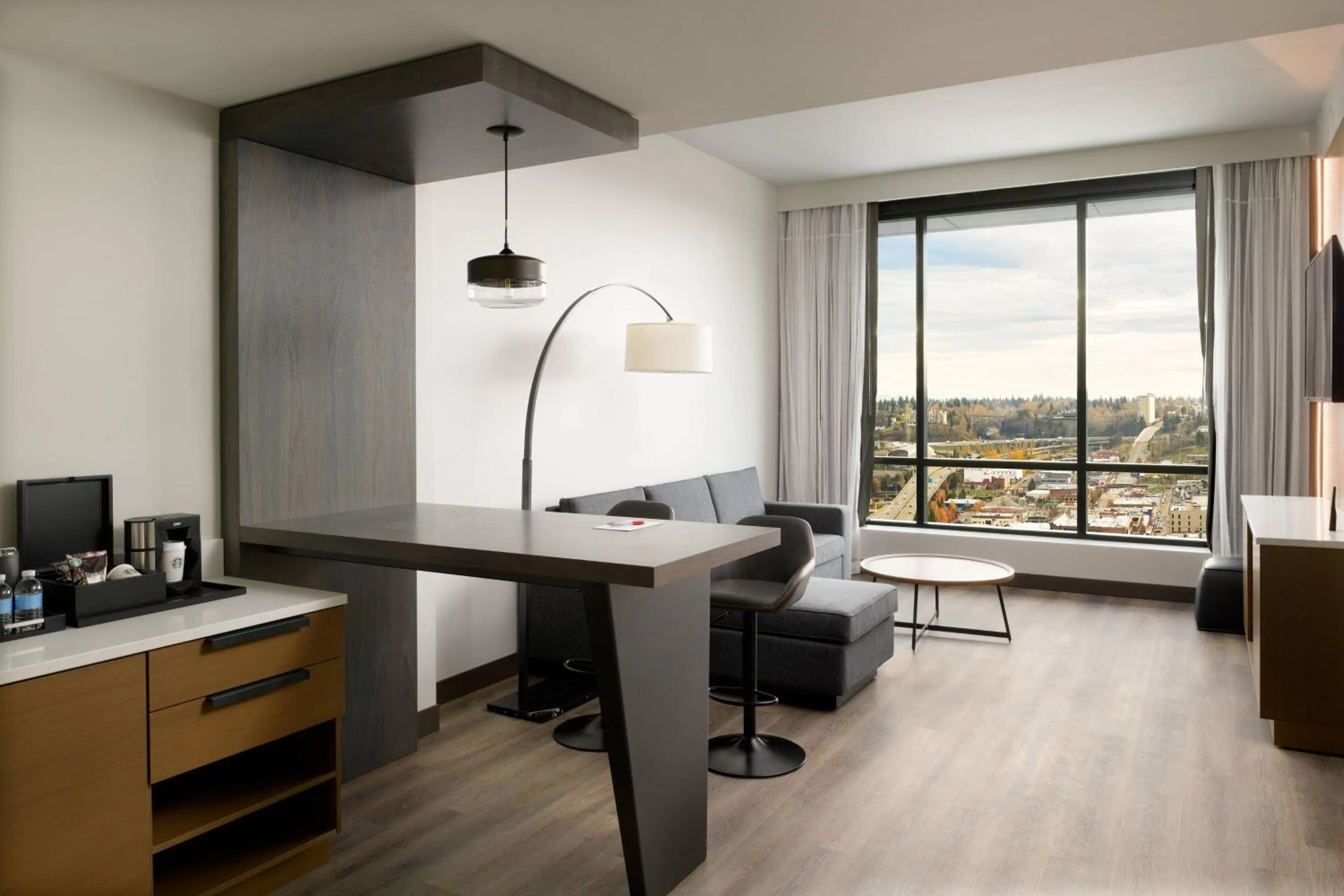 Living room in Marriott Tacoma Downtown