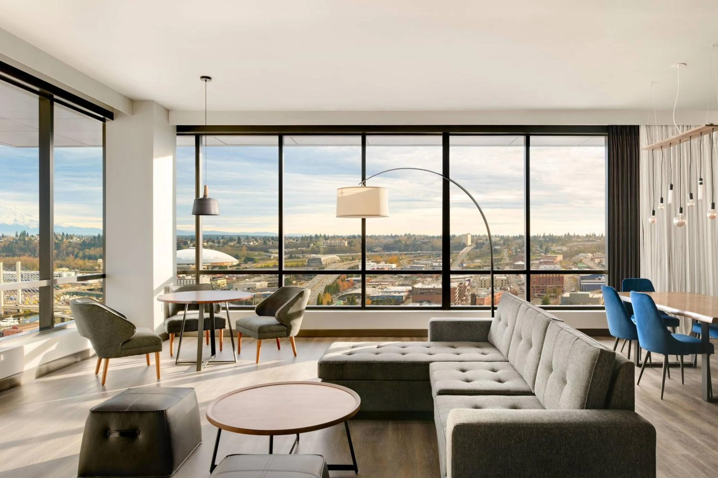 Living room in Marriott Tacoma Downtown
