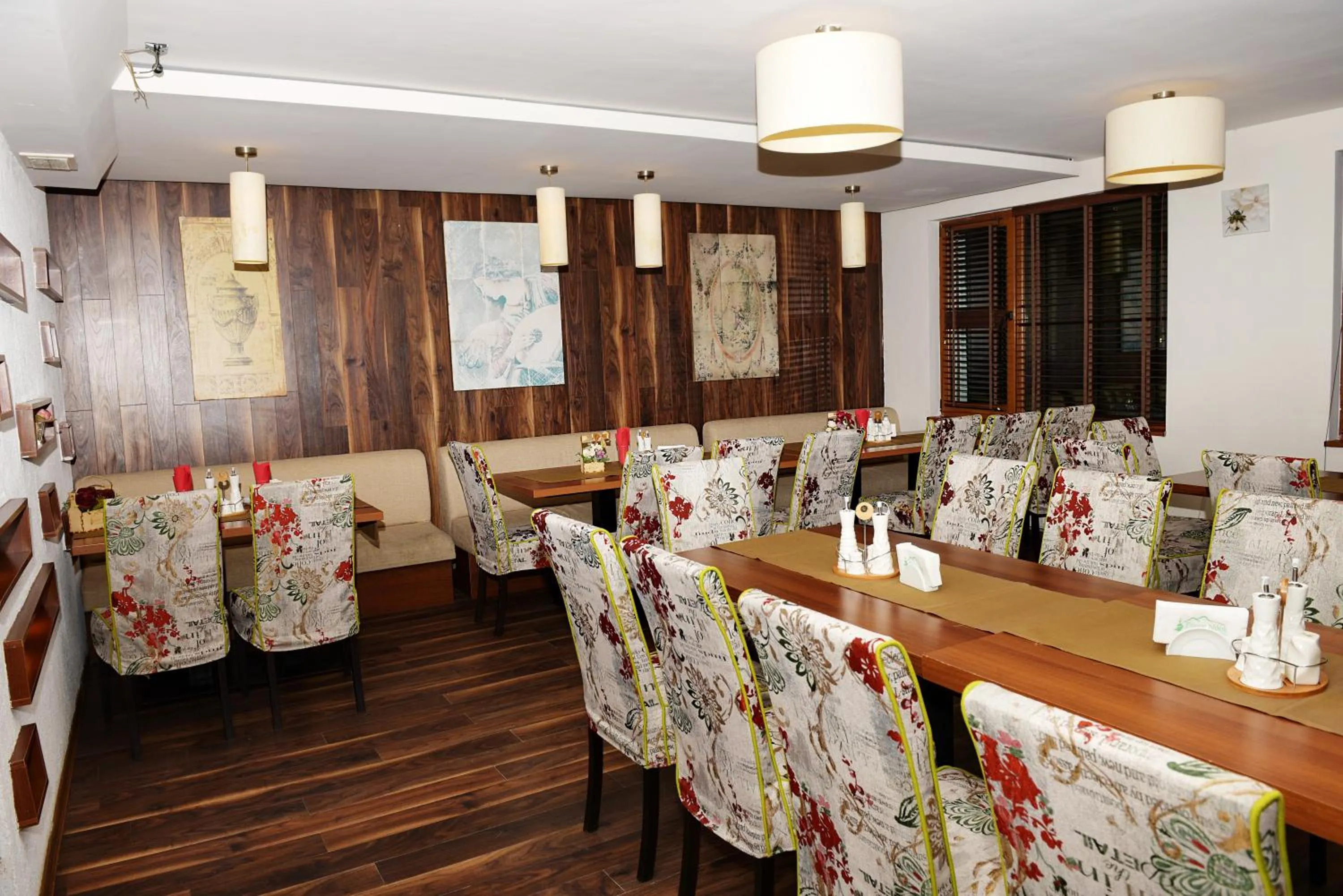 Restaurant/places to eat in Aparthotel Forest Nook