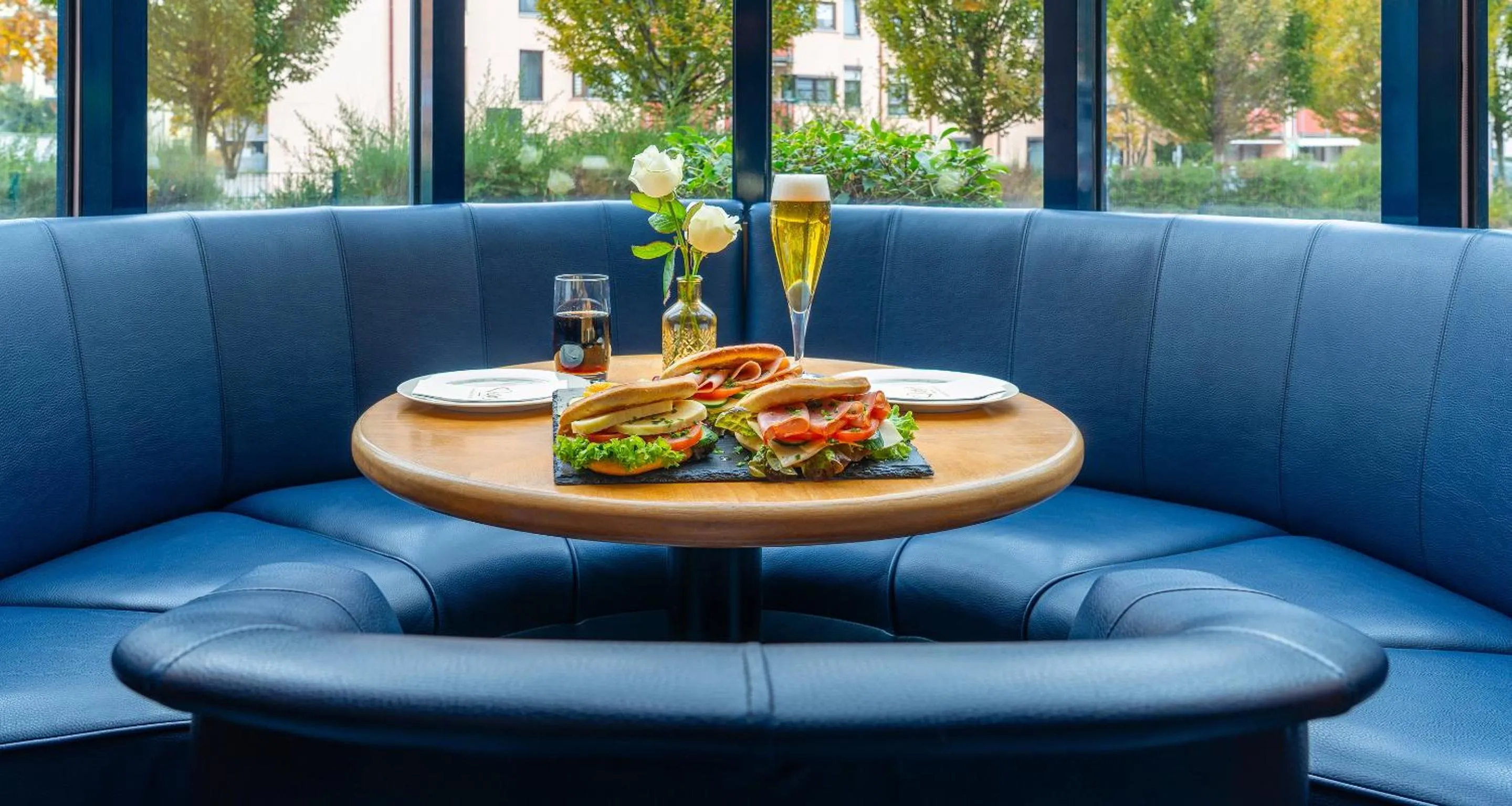 Lounge or bar in Victor's Residenz-Hotel Frankenthal