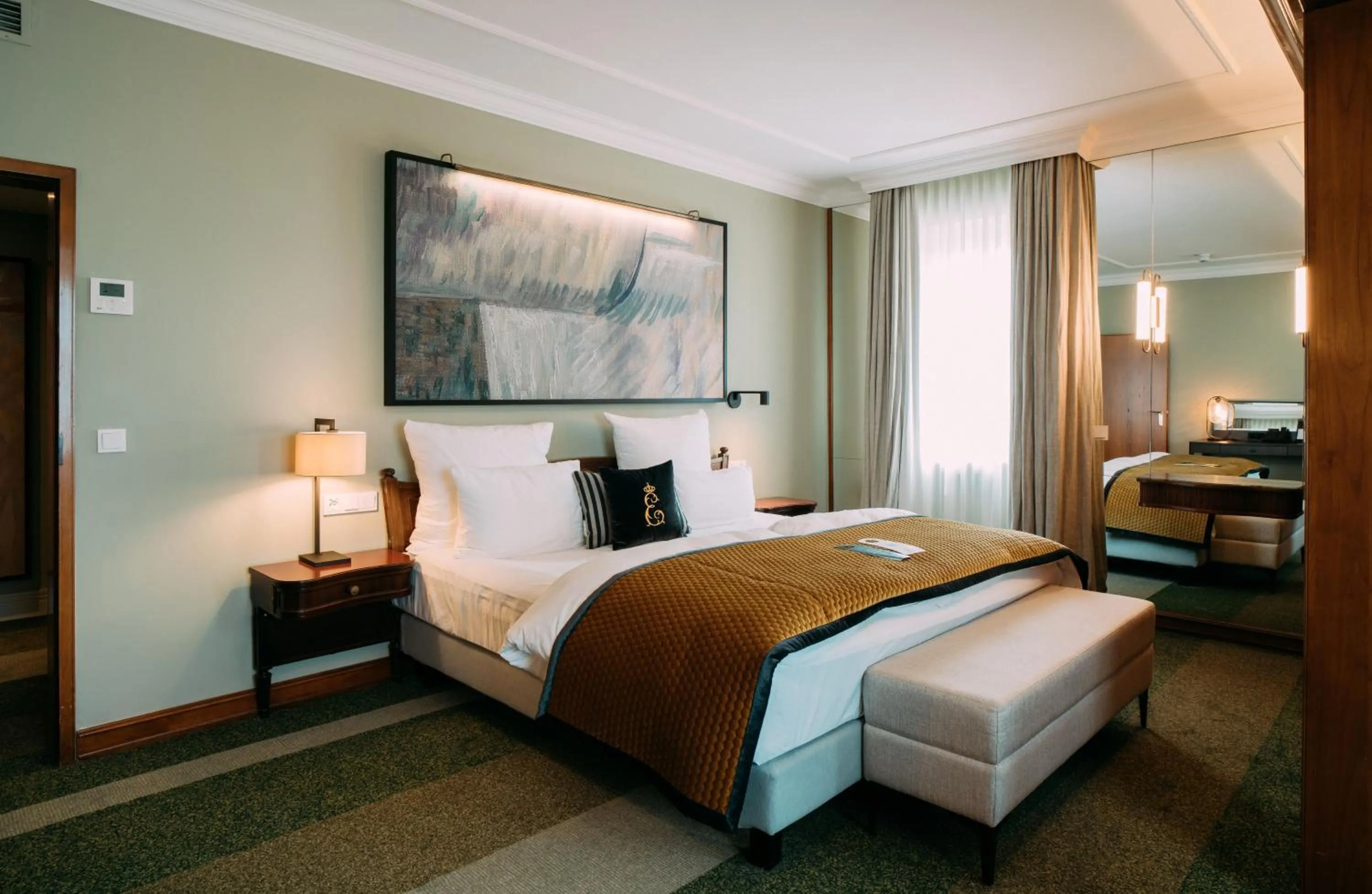 Photo of the whole room, Bed in Hotel Erbprinz - Gourmet & Spa