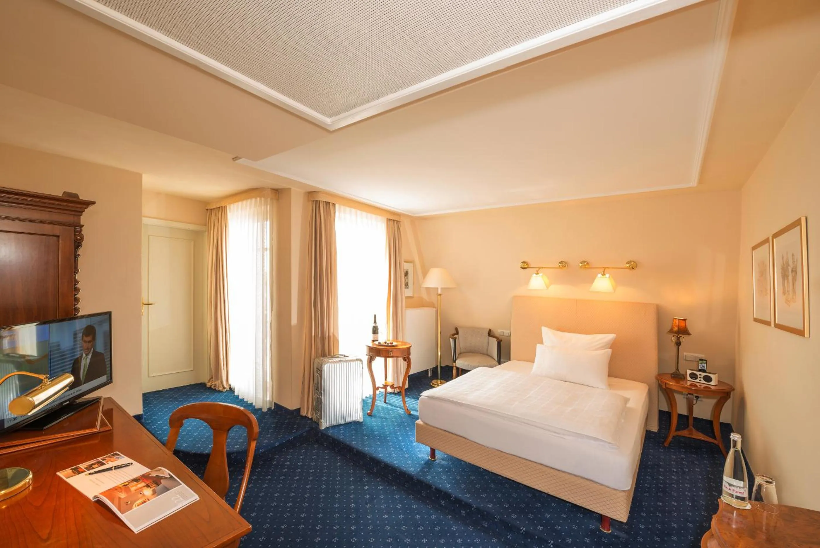 Photo of the whole room, Bed in Hotel Erbprinz - Gourmet & Spa