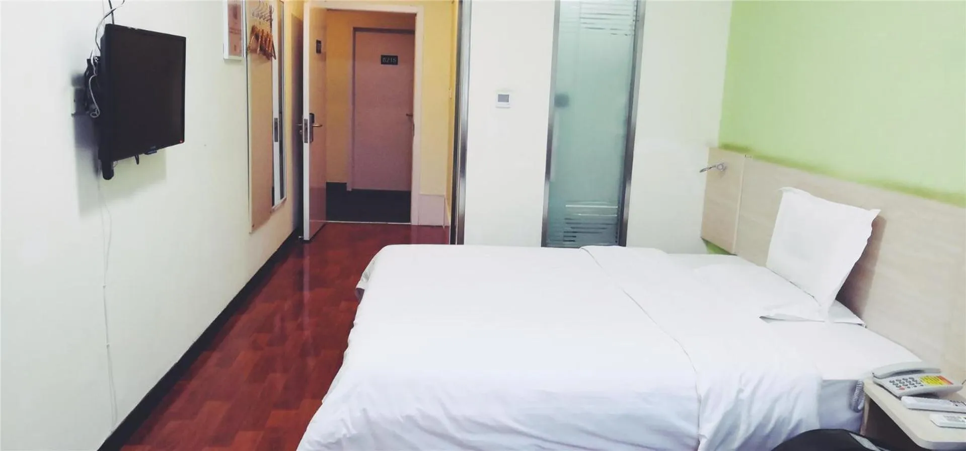 Bed in 7Days Inn Tangshan Silicon Valley Digital City