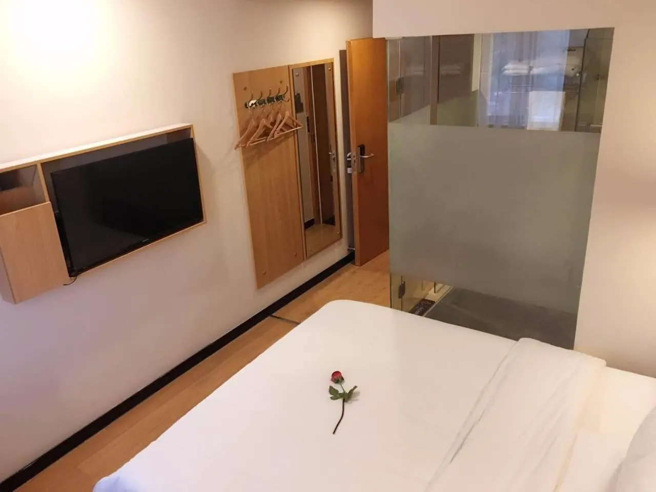 Bed in 7Days Premium Nanjing Xinjiekou Zhangfu Garden Metro Station