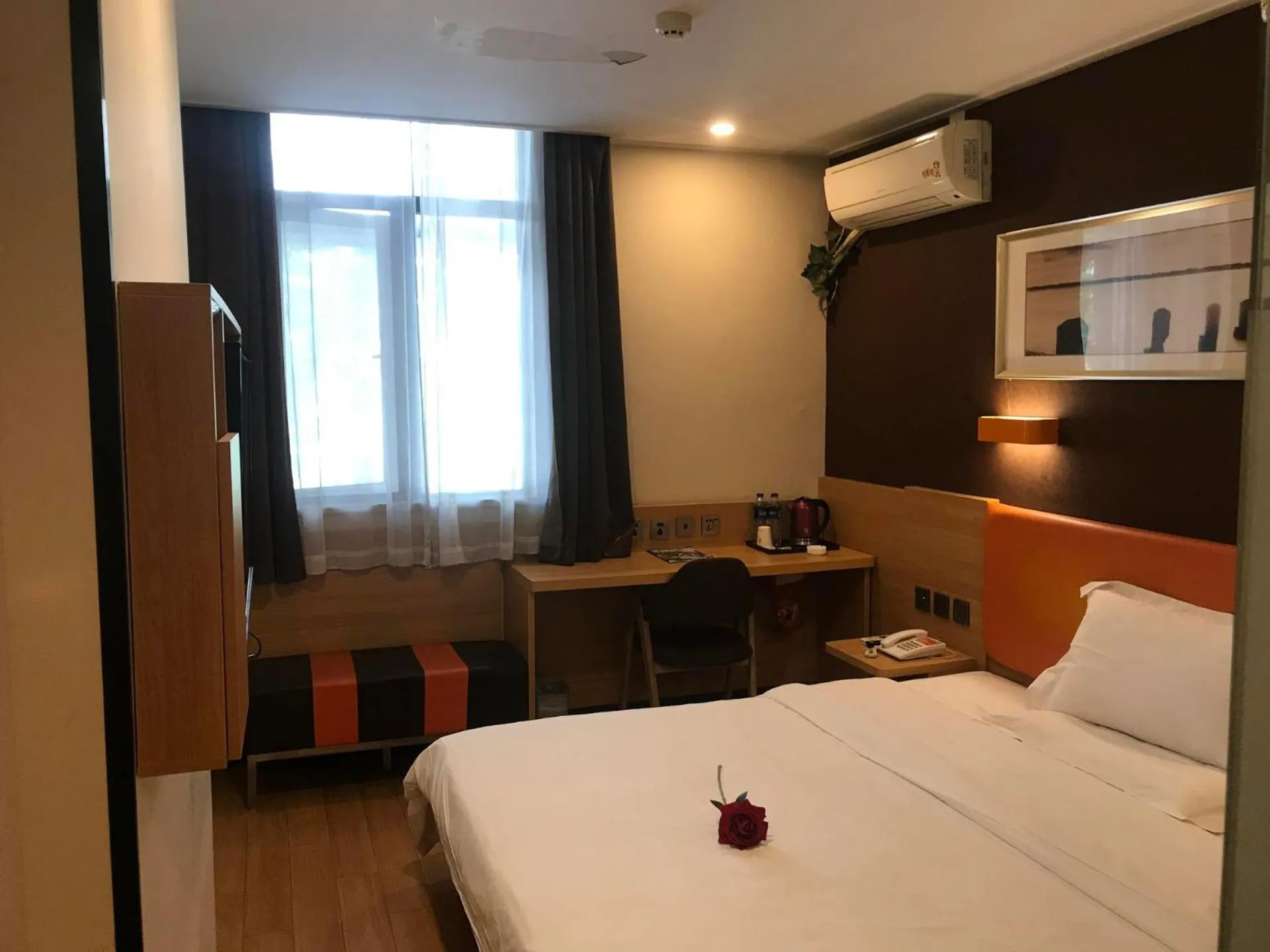 Bed in 7Days Premium Nanjing Xinjiekou Zhangfu Garden Metro Station