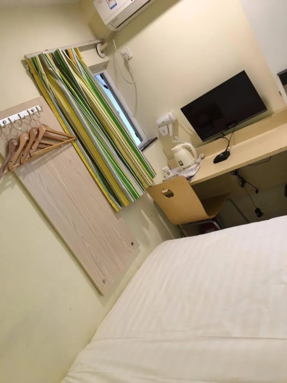 Bed in 7Days Inn Shenzhen Diwang Building Honggui Road Branch