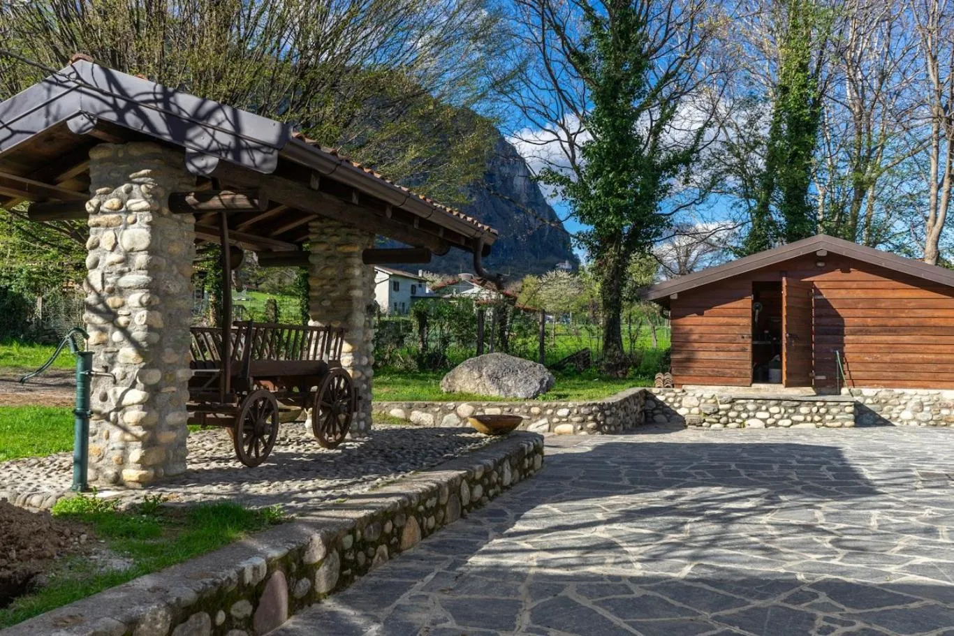 Decorative detail in Podere Brughee