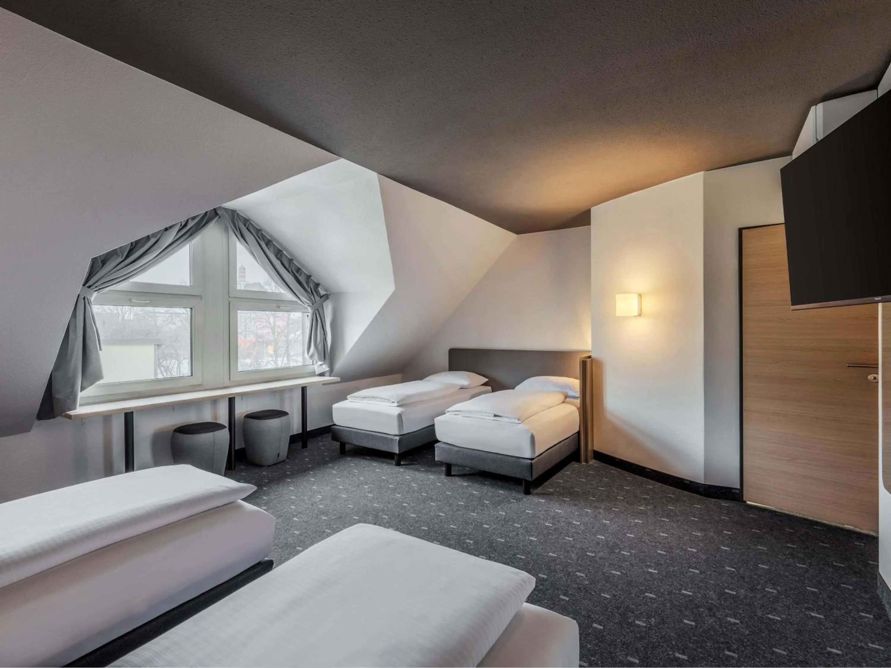 Spa and wellness centre/facilities, Bed in B&B HOTEL München-Schwabing