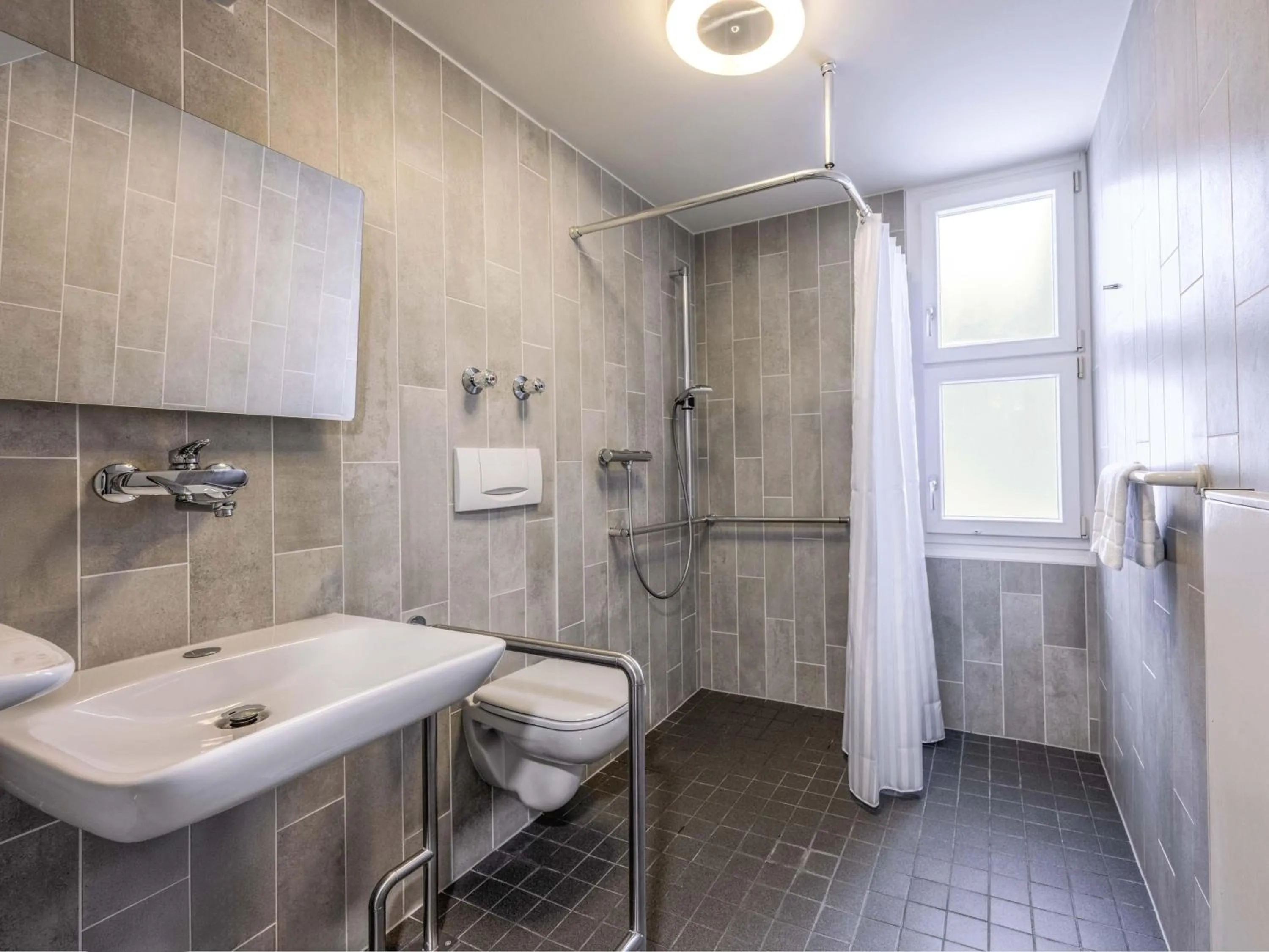 Bathroom in B&B HOTEL München-Schwabing