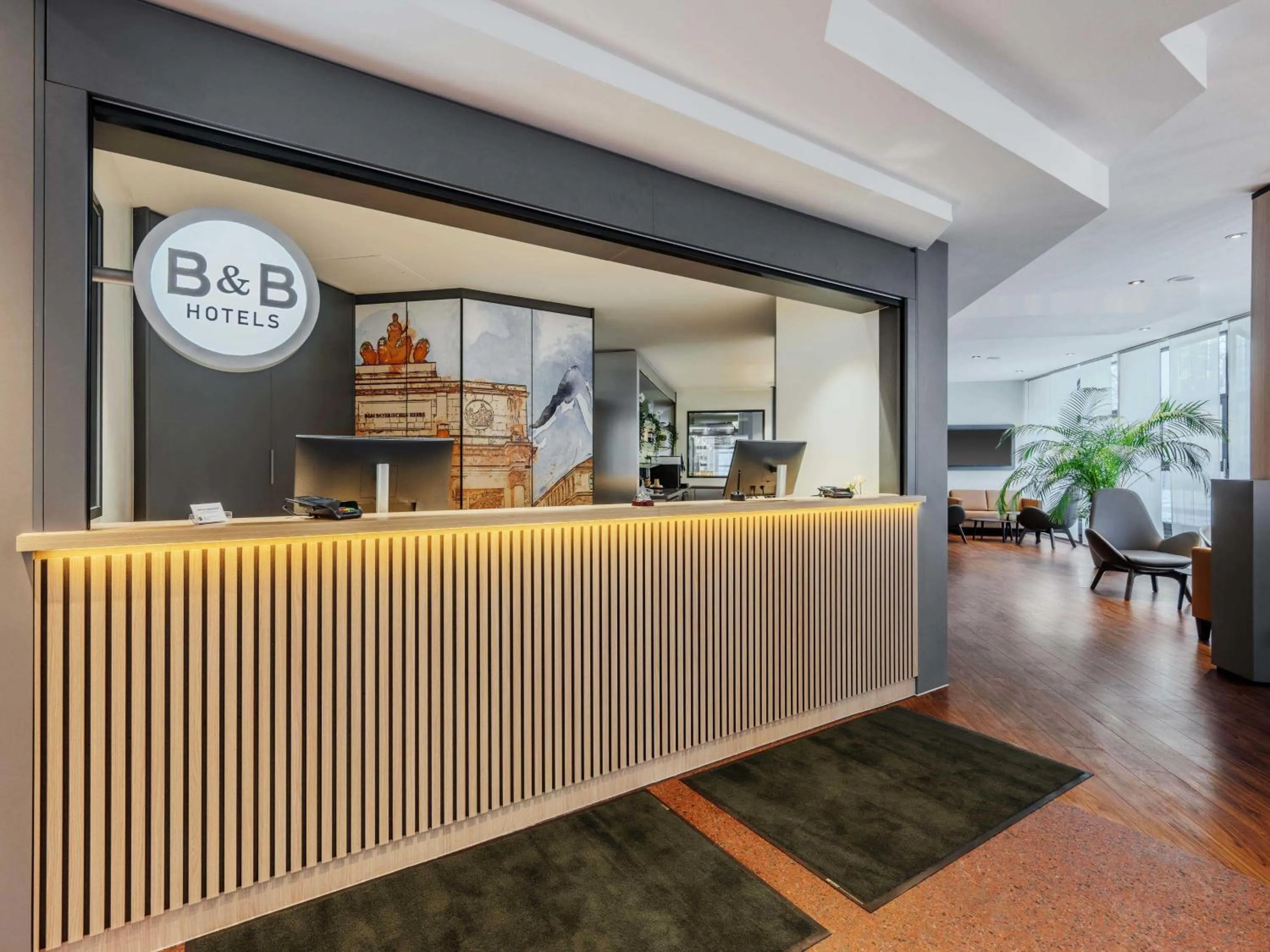 Lobby or reception in B&B HOTEL München-Schwabing