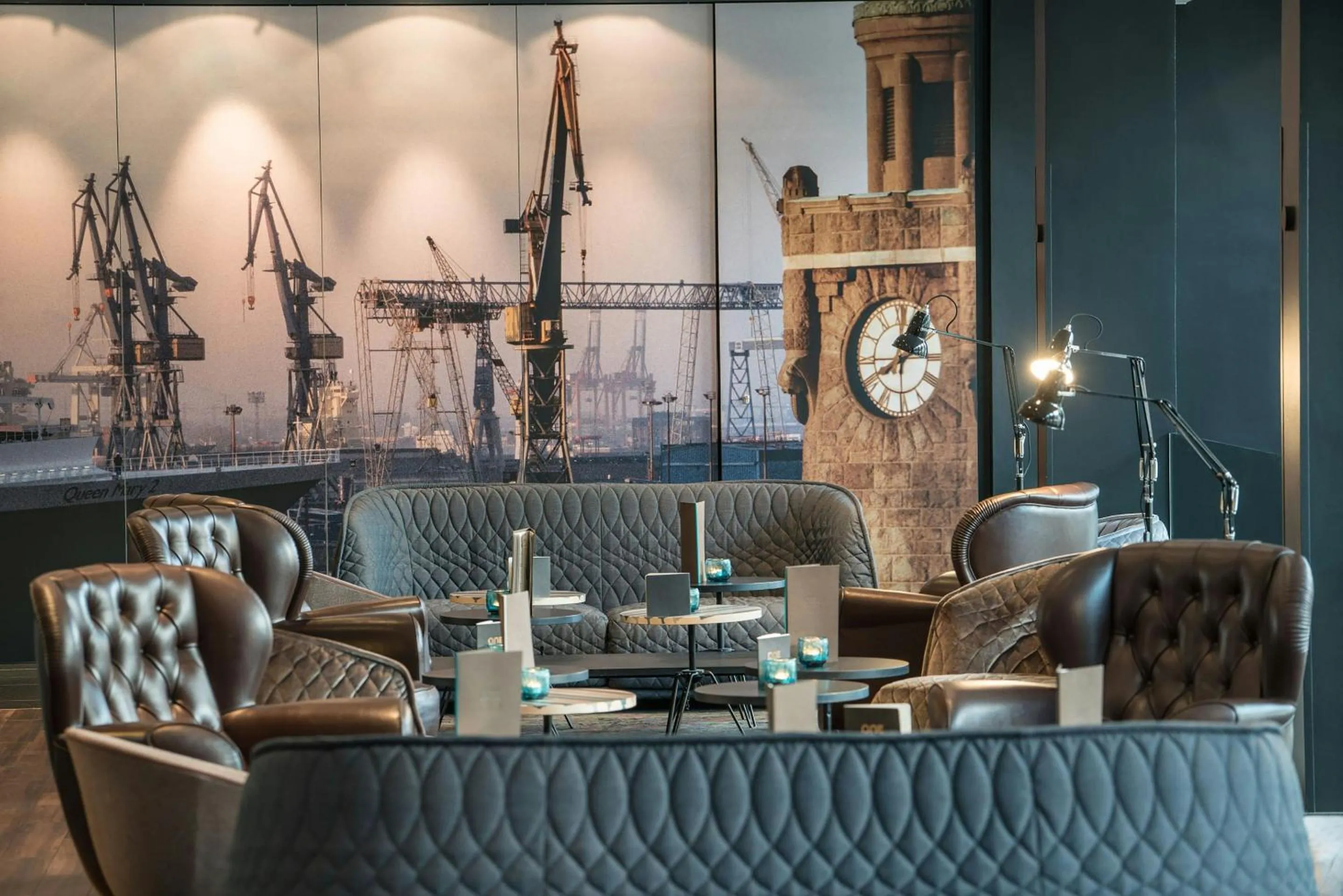Lounge or bar in Motel One Hamburg-Altona