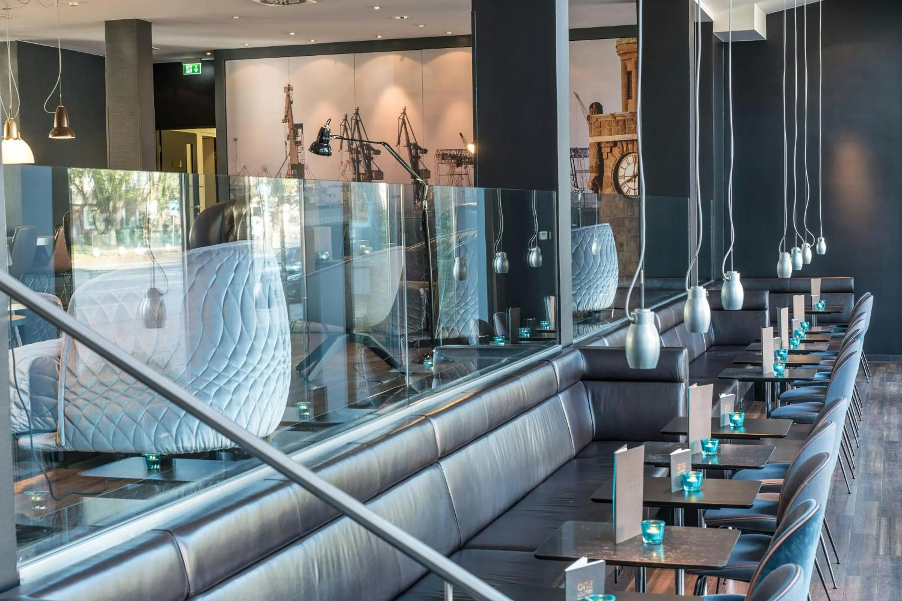 Lounge or bar in Motel One Hamburg-Altona