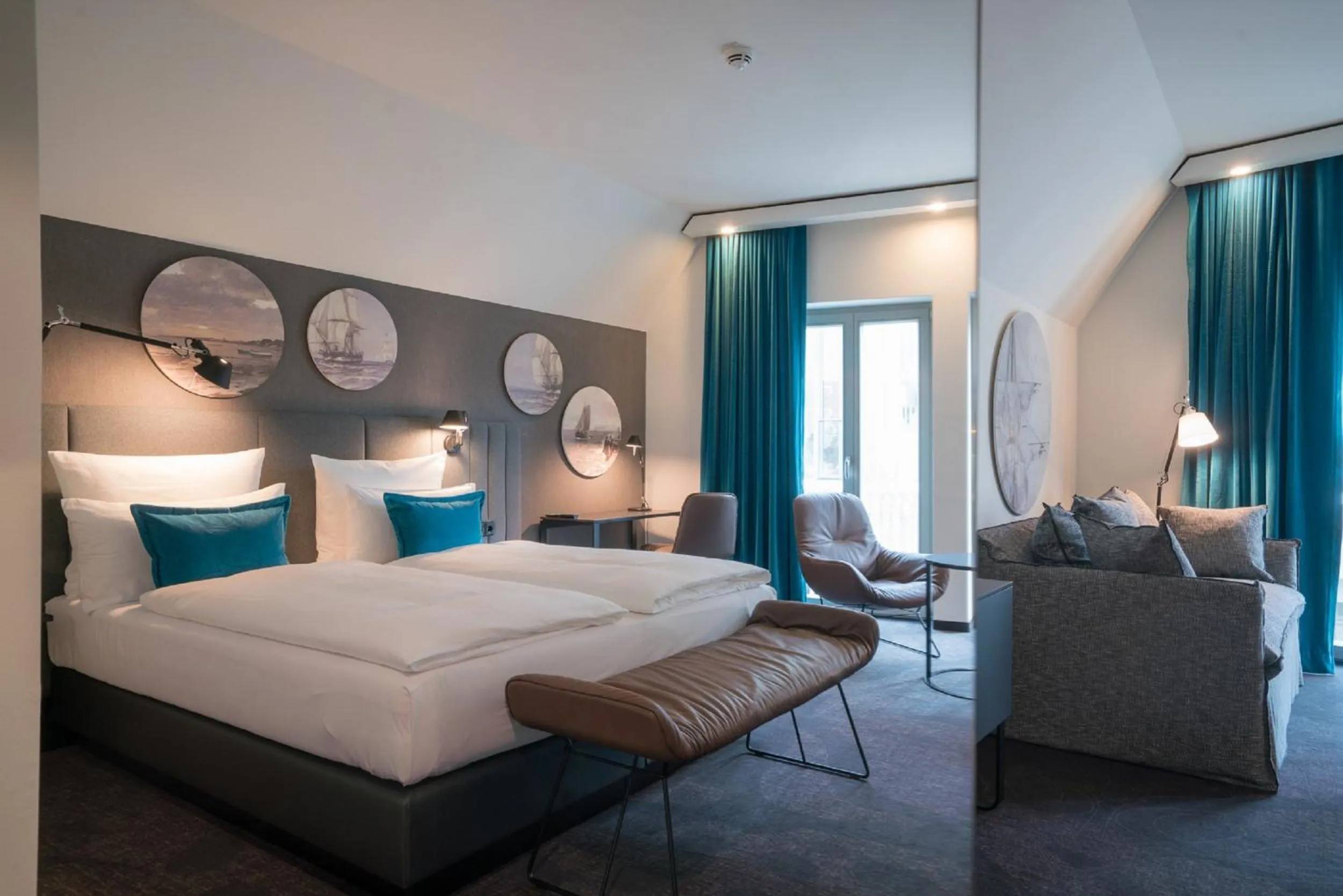 Photo of the whole room, Bed in Motel One Hamburg-Altona