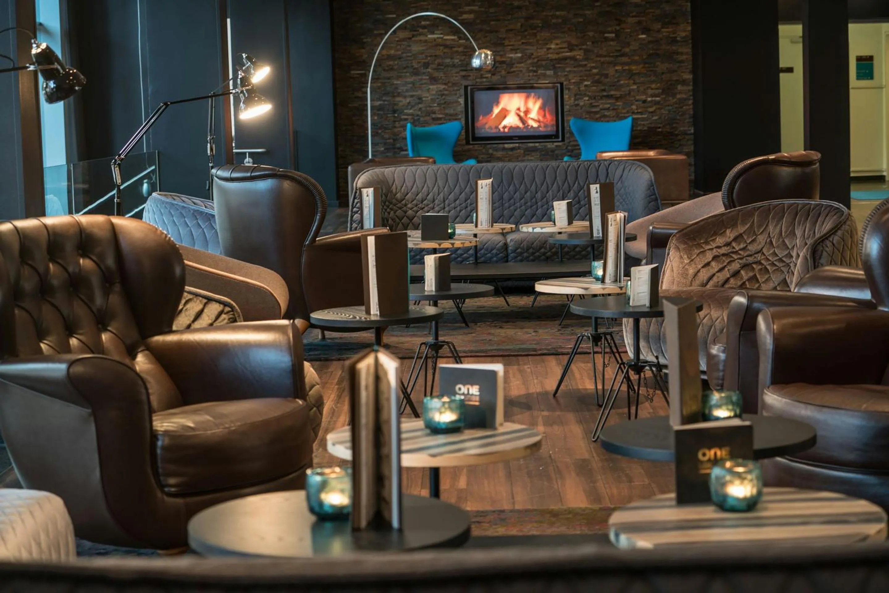 Lounge or bar in Motel One Hamburg-Altona