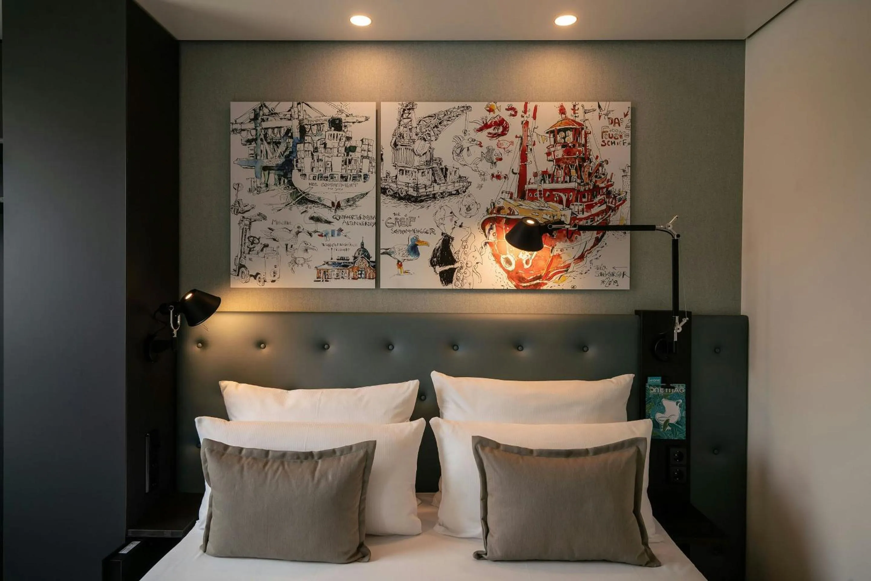 Photo of the whole room in Motel One Hamburg-Altona