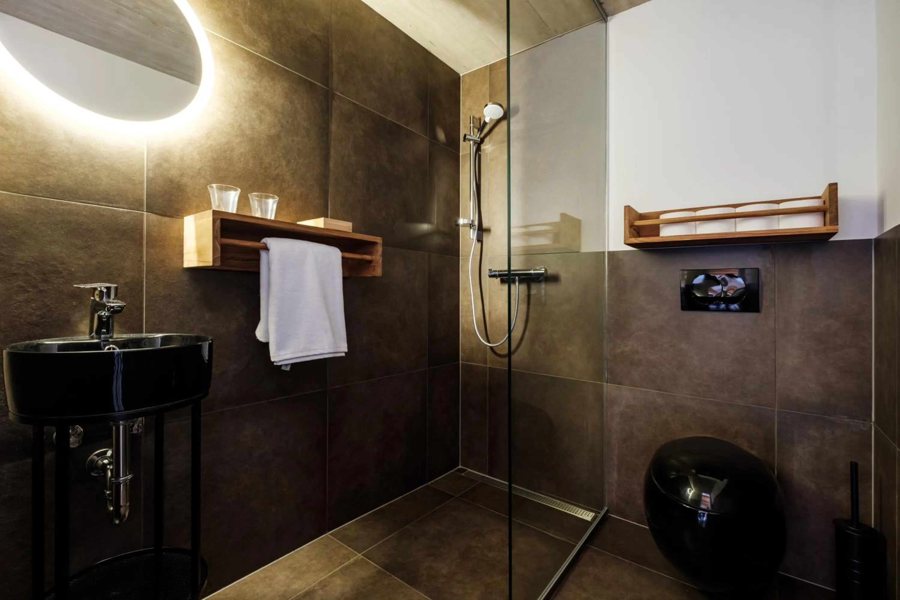 Bathroom in Almalomb Apartman