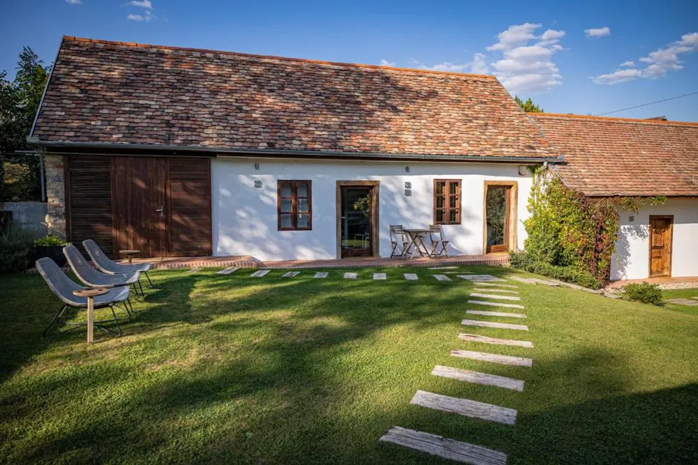 Garden in Almalomb Apartman