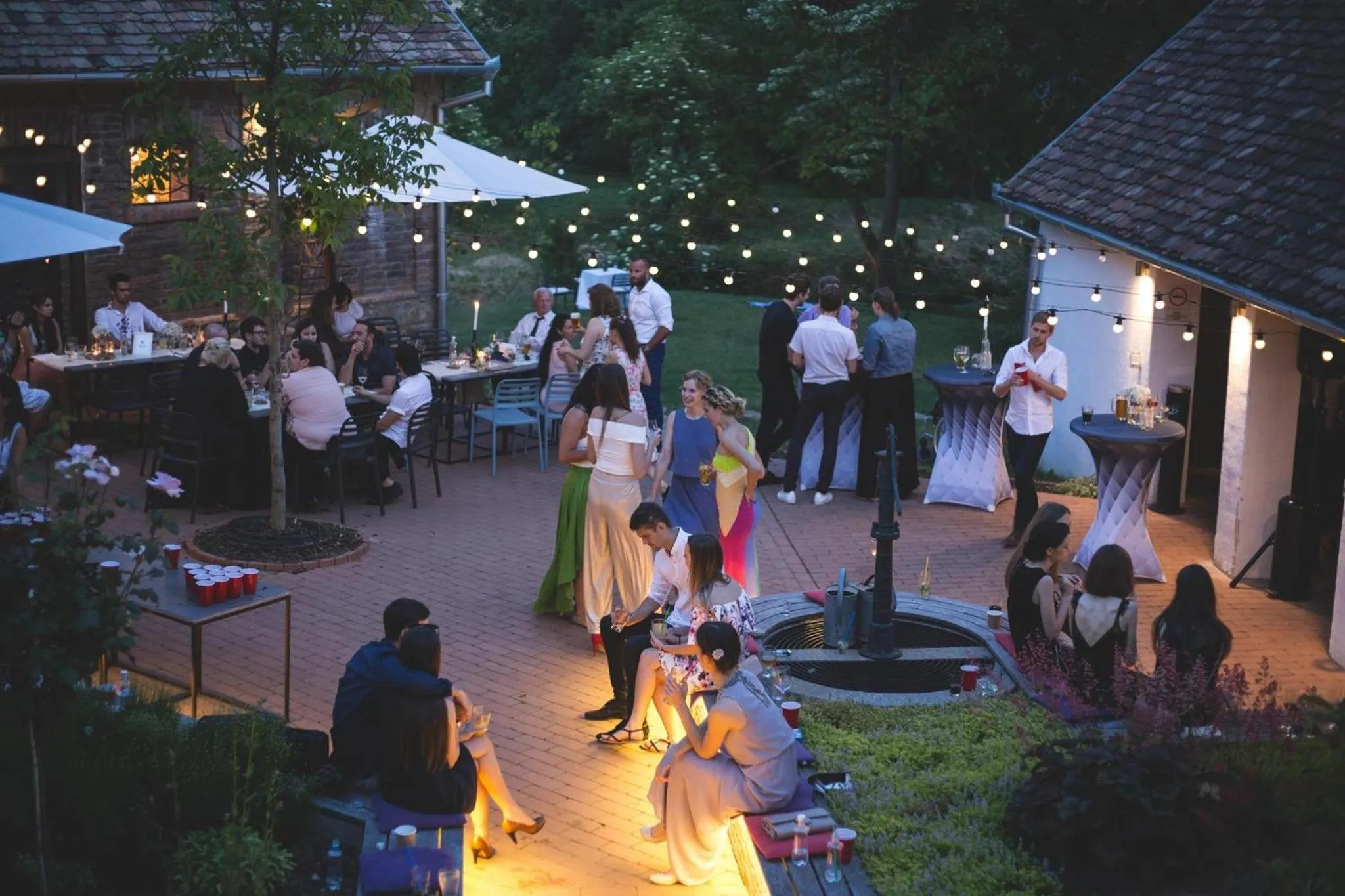 Restaurant/places to eat in Almalomb Apartman