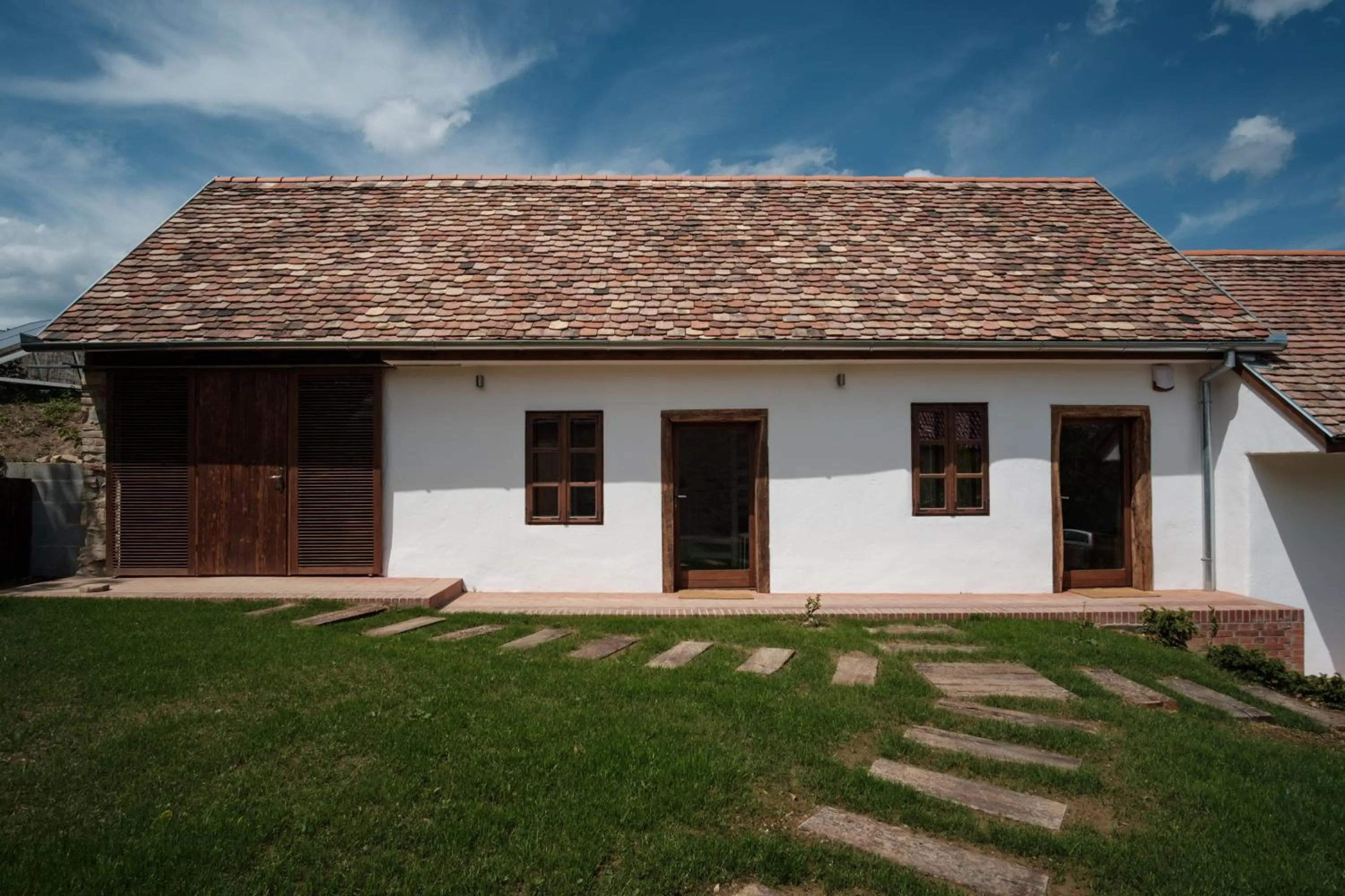 Property building in Almalomb Apartman