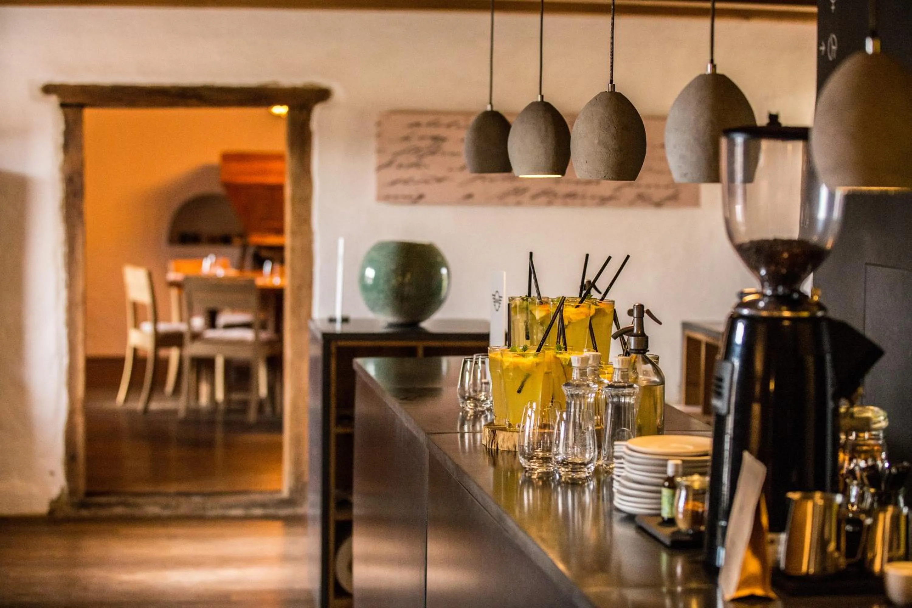 Restaurant/places to eat in Almalomb Apartman