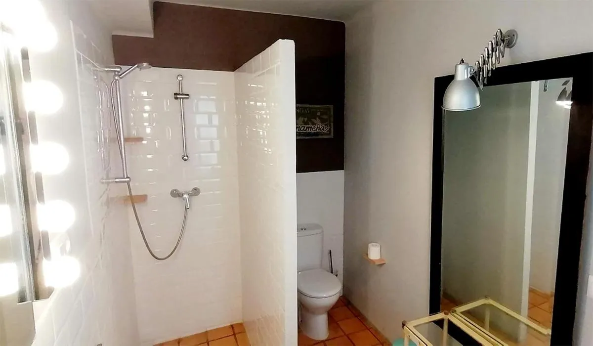 Shower in Marakasa B&B