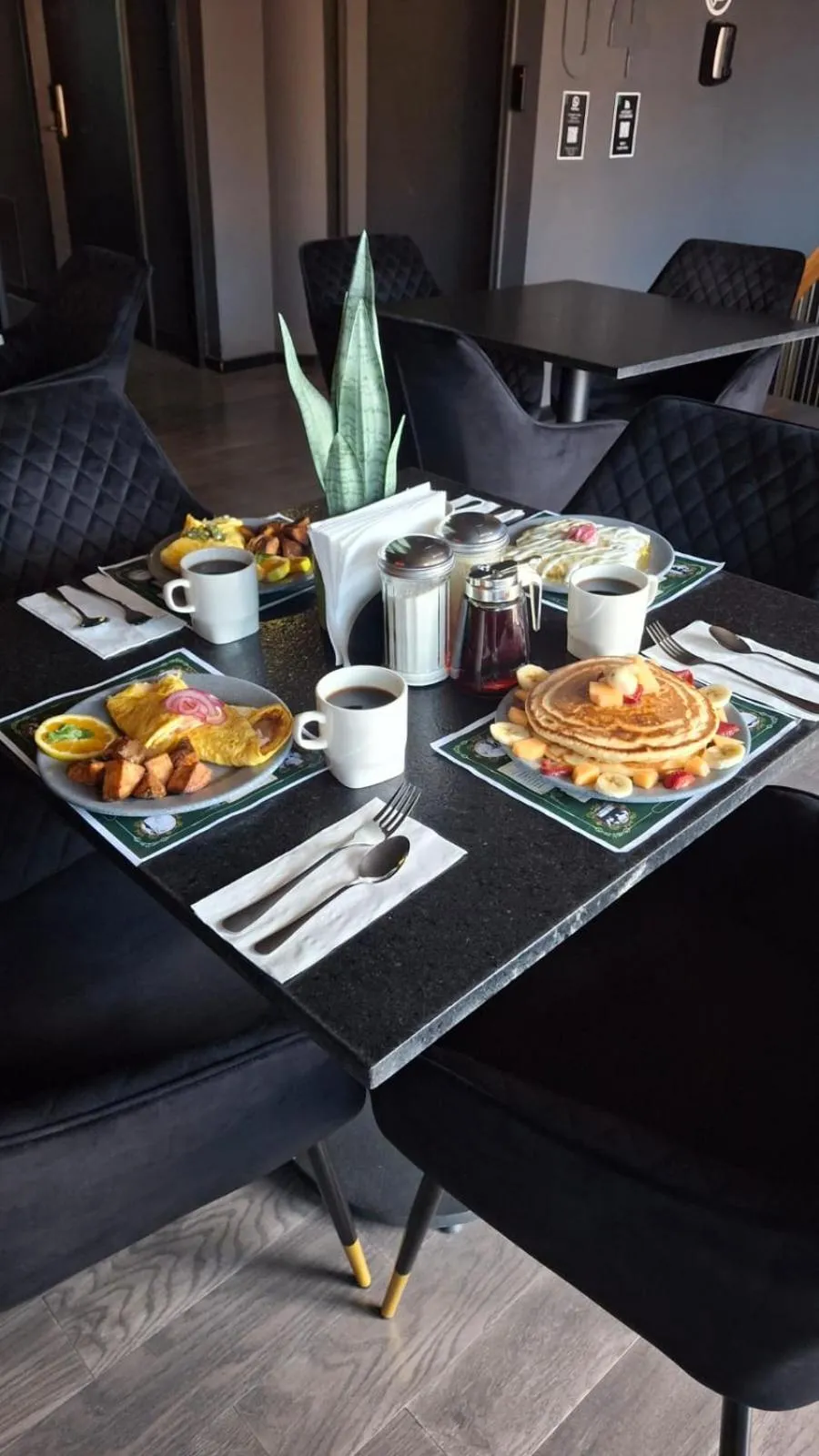 Restaurant/places to eat in HOTEL RIO RITA