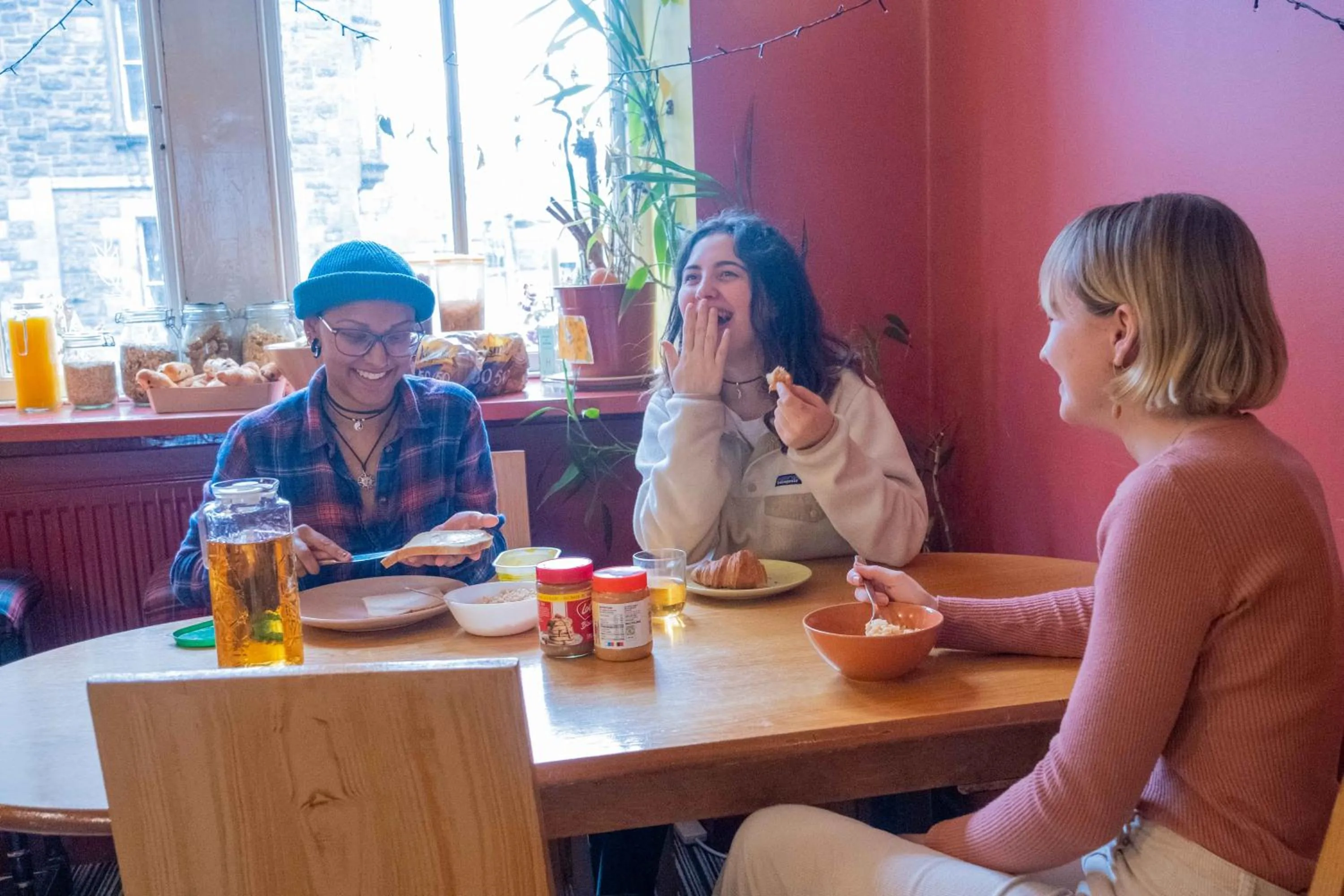 Communal kitchen in Royal Mile Backpackers
