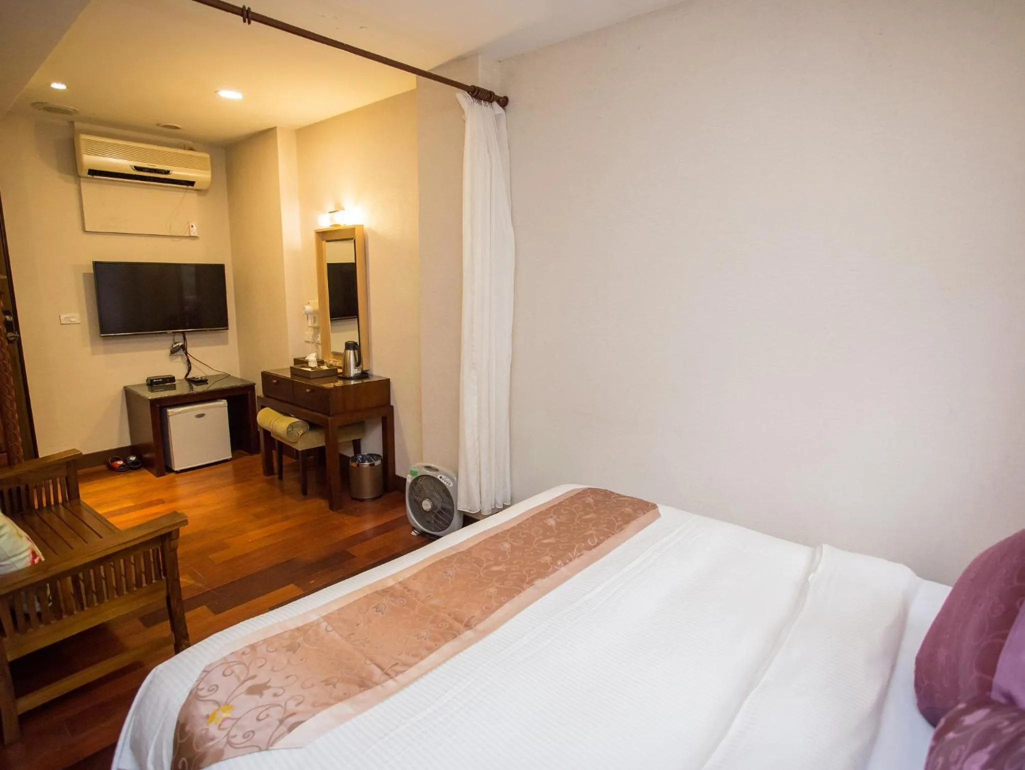 Photo of the whole room, Bed in Mei Jia Mei Hotel