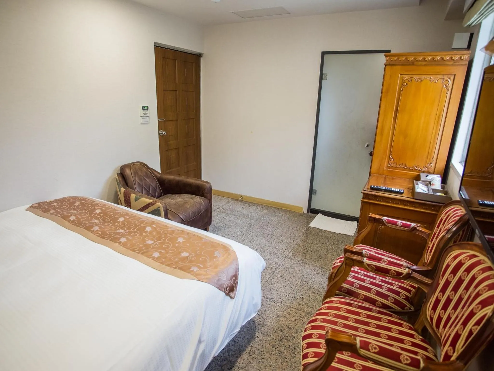 Photo of the whole room, Bed in Mei Jia Mei Hotel